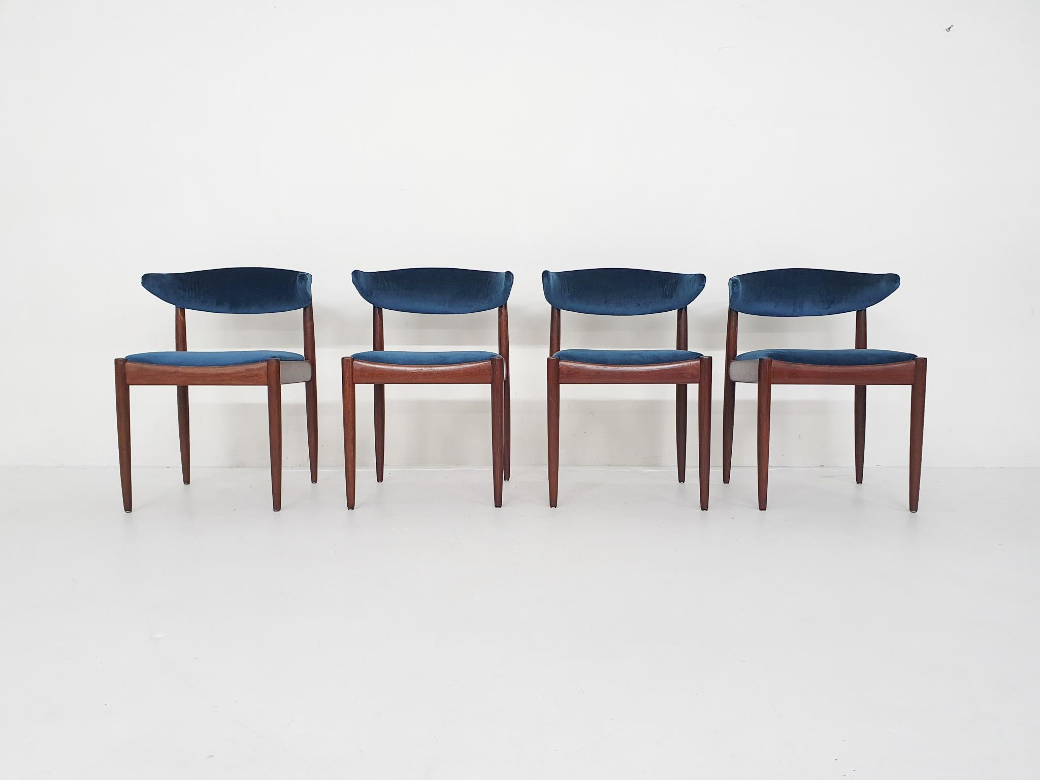 Set of Four Rosewood and Velvet Dining Chairs by Topform, the Netherlands 1950's In Good Condition For Sale In Amsterdam, NL