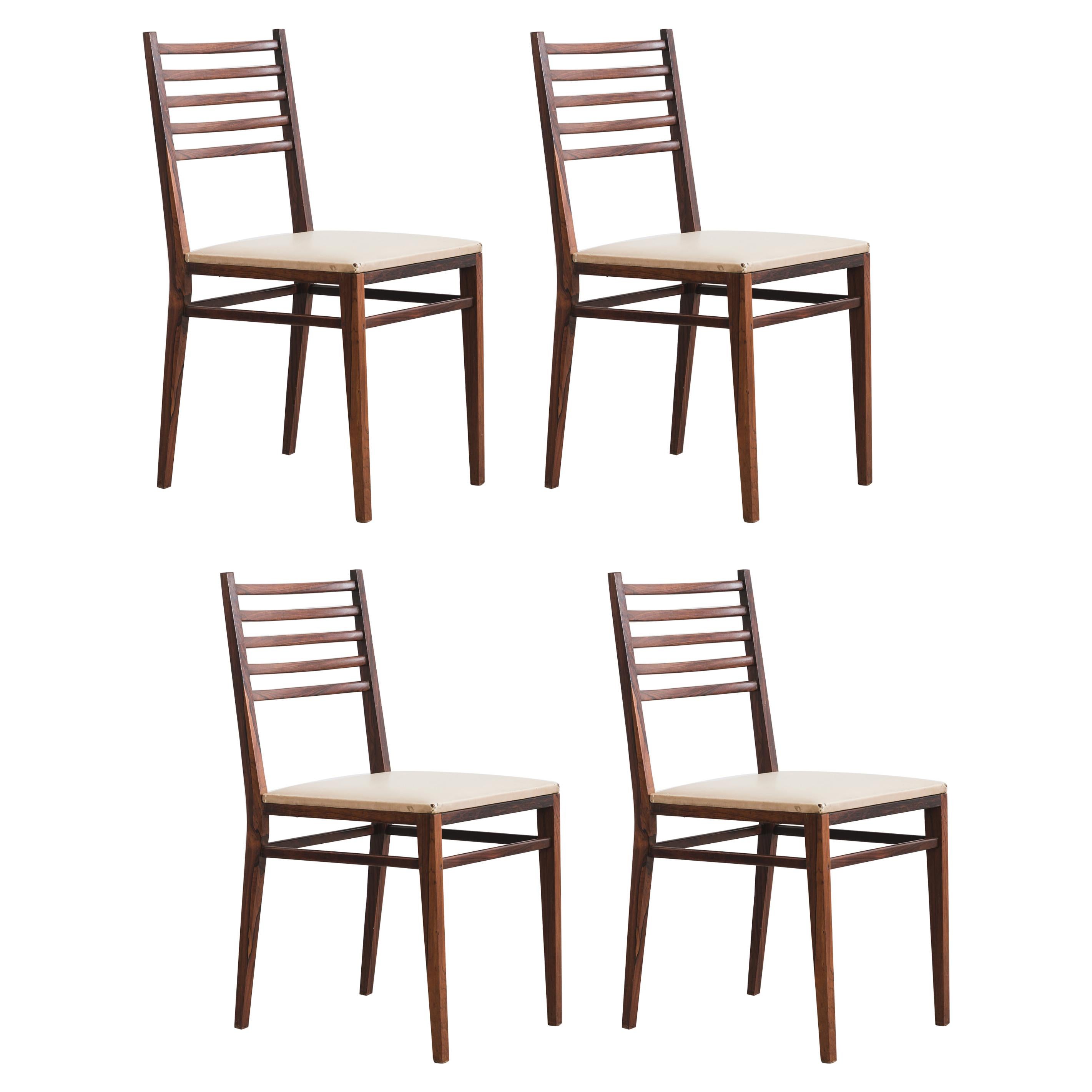 Ensemble de quatre chaises en bois de rose modèle 4015 par Geraldo de Barros:: Unilabor:: 1960