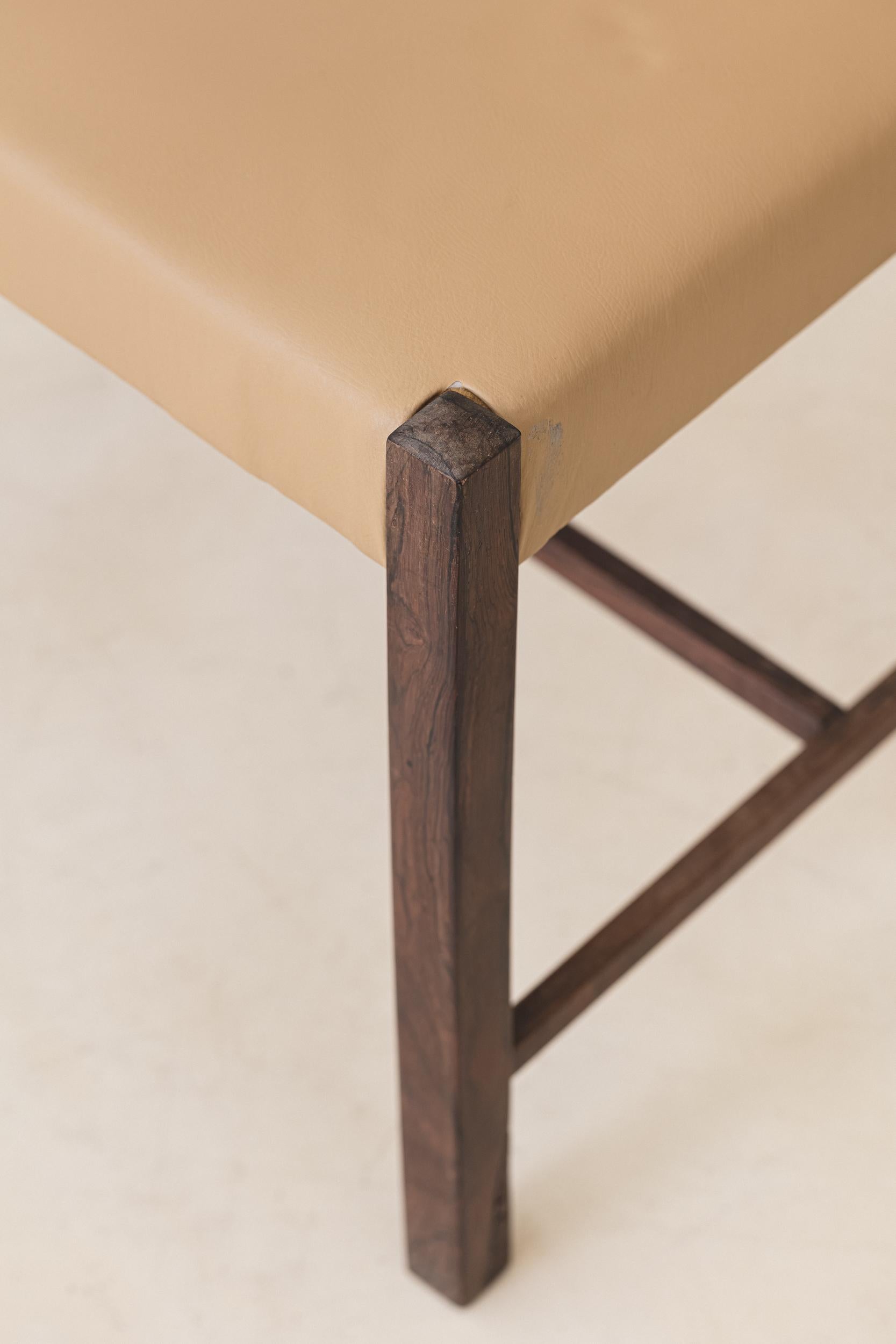 Set di quattro sedie da pranzo in palissandro, design brasiliano del Medioevo, anni '60 in vendita 3