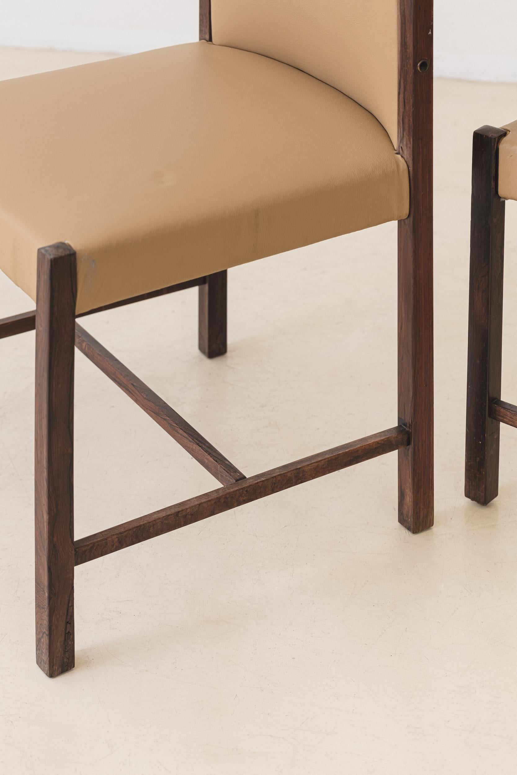 Set di quattro sedie da pranzo in palissandro, design brasiliano del Medioevo, anni '60 in vendita 4
