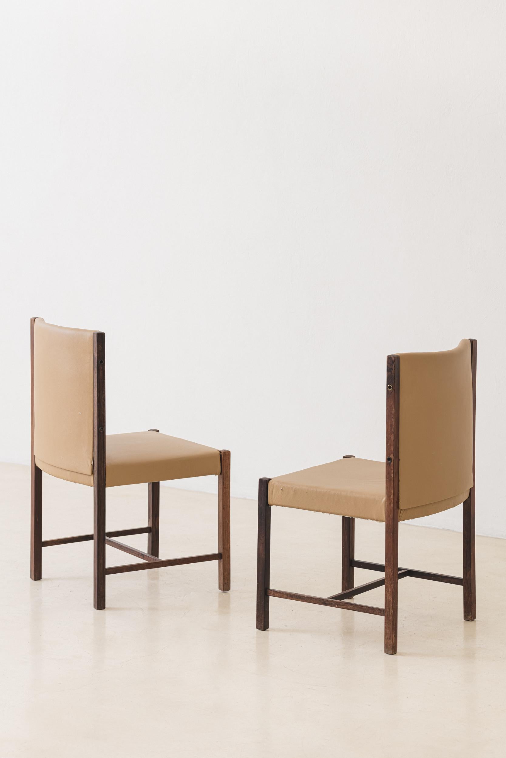 Brasiliano Set di quattro sedie da pranzo in palissandro, design brasiliano del Medioevo, anni '60 in vendita