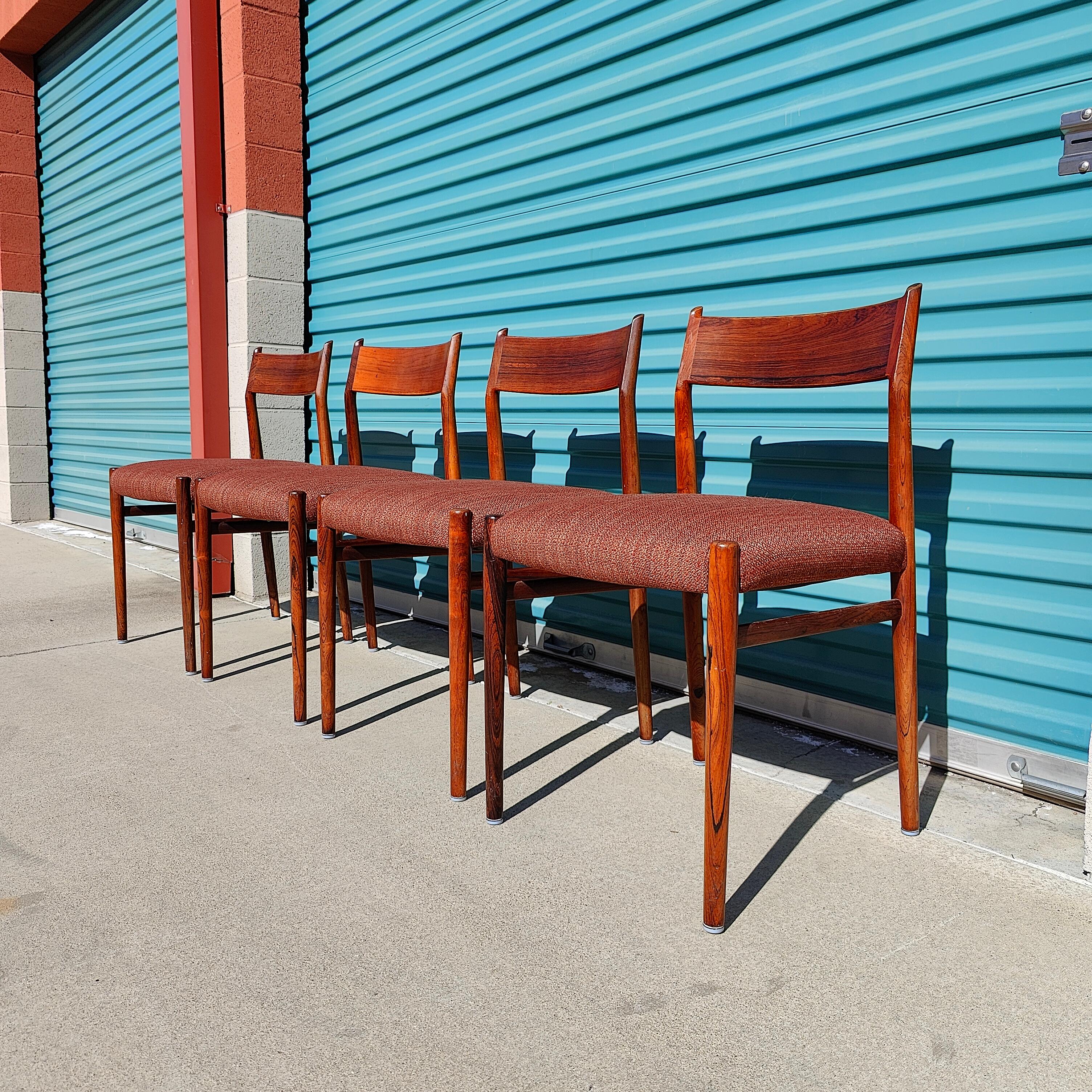 Mid-Century Modern Set of Four Rosewood Mid Century Danish Model 418 Dining Chairs by Arne Vodder For Sale