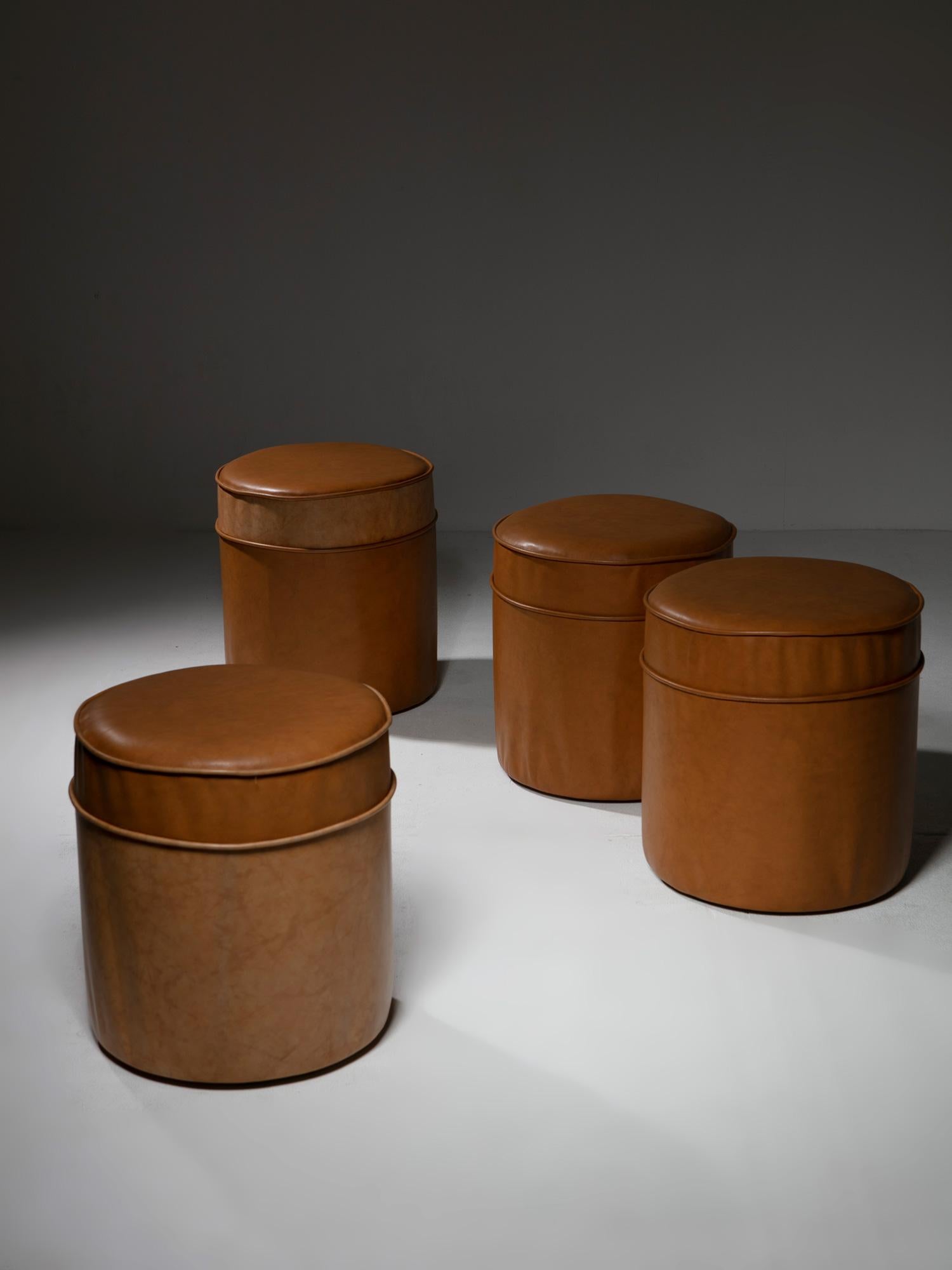 Set of Four Round Leather Stools, Italy, 1970s In Good Condition For Sale In Milan, IT