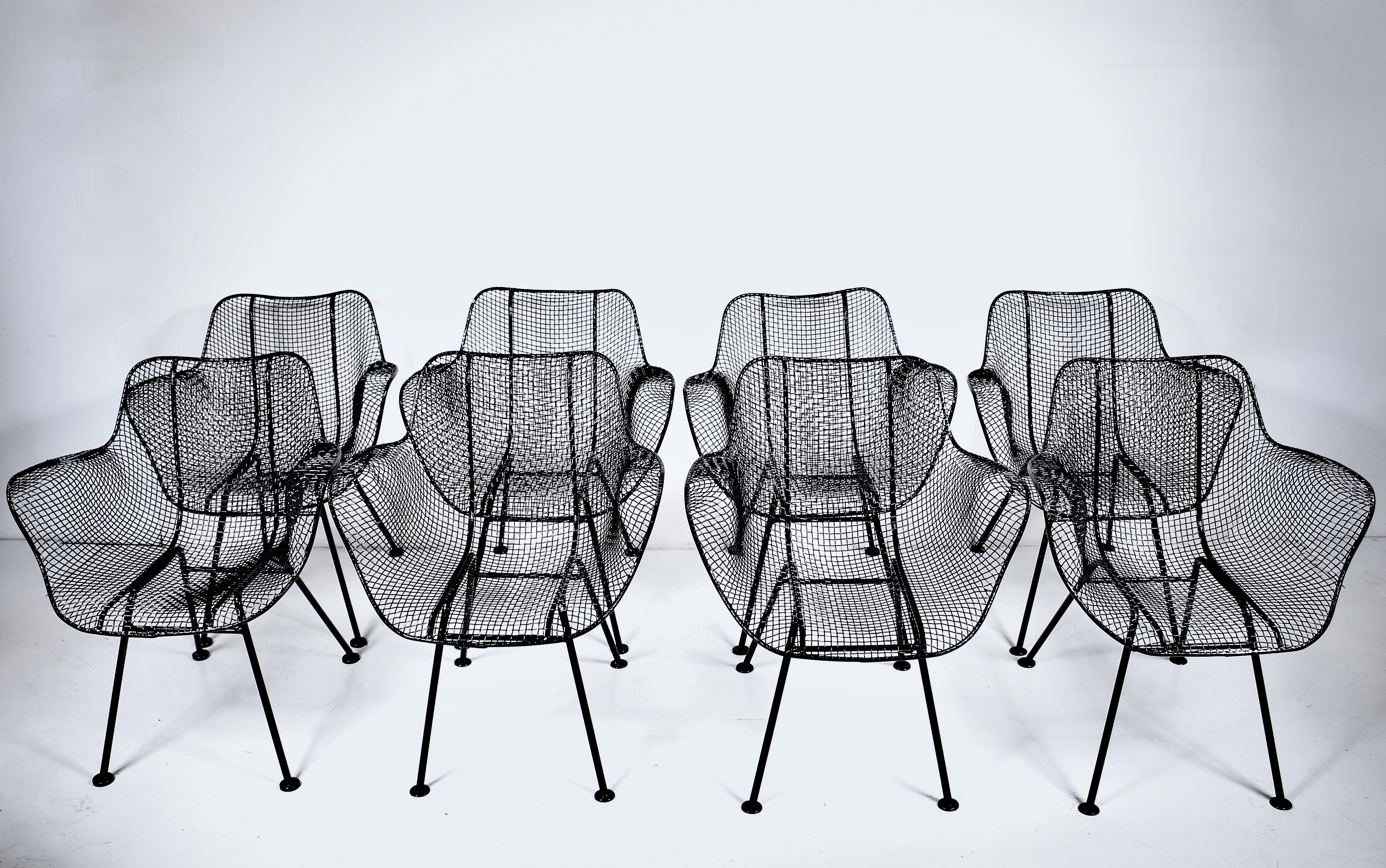 Ensemble de quatre fauteuils de salle à manger en maille de fer noire Russell Woodard 