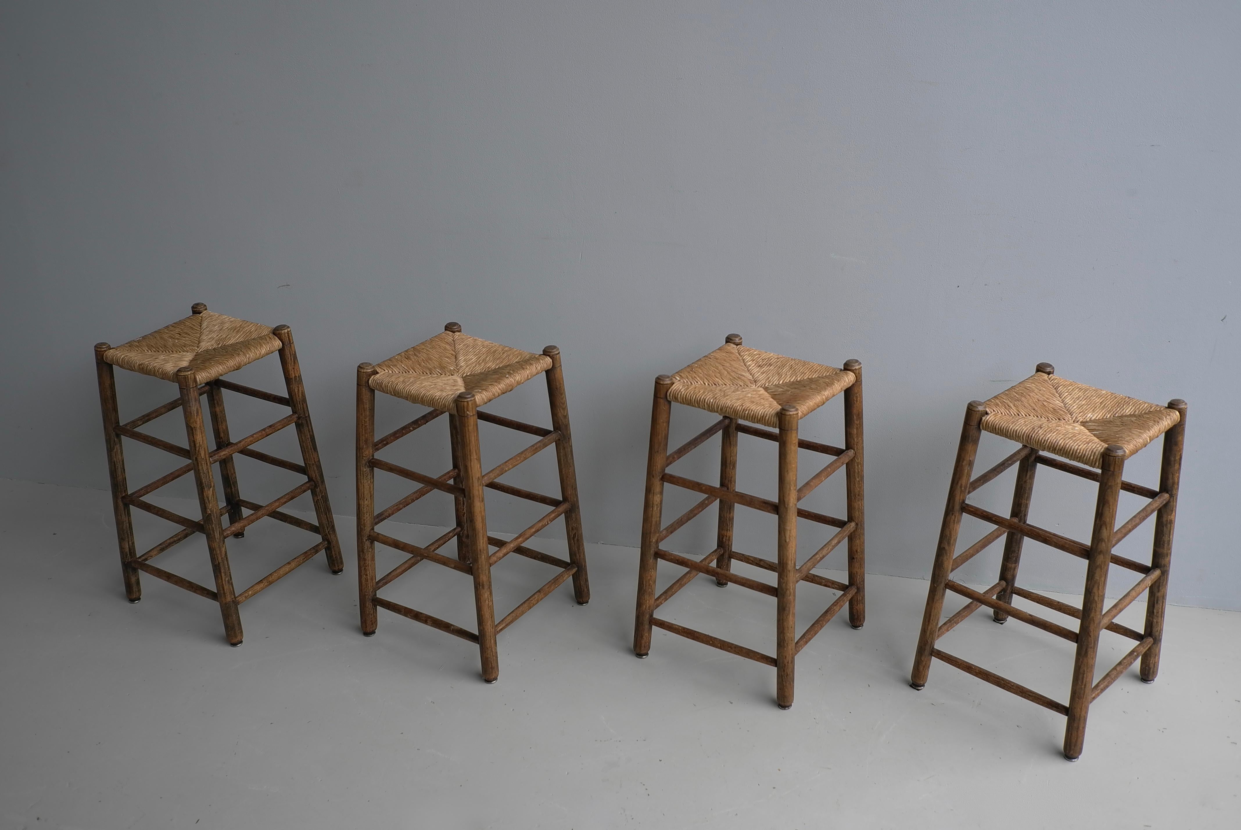 Set of Four Rustic French Mid-Century Modern Counter Bar Stools in Solid Oak For Sale 5