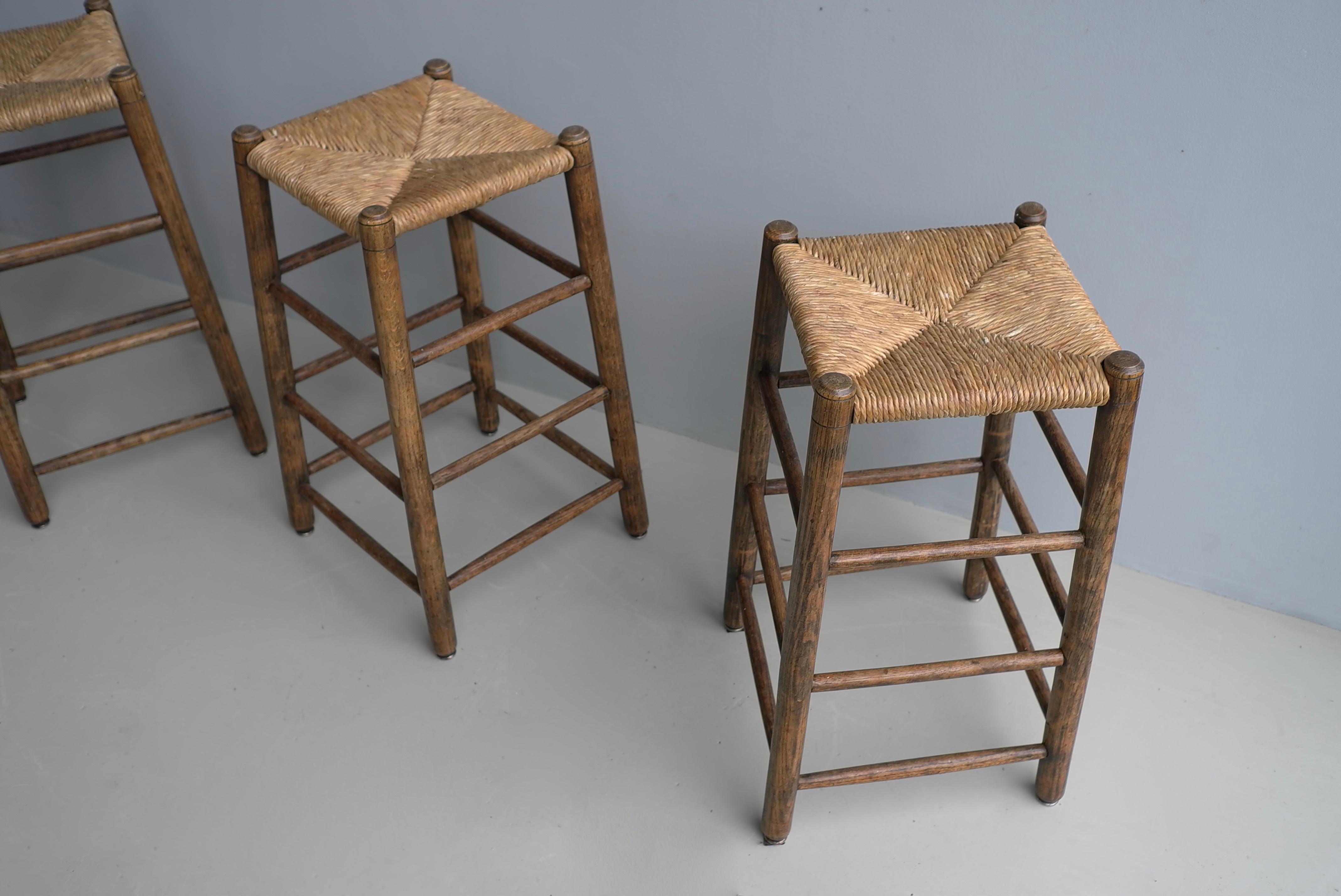 Set of Four Rustic French Mid-Century Modern Counter Bar Stools in Solid Oak For Sale 6