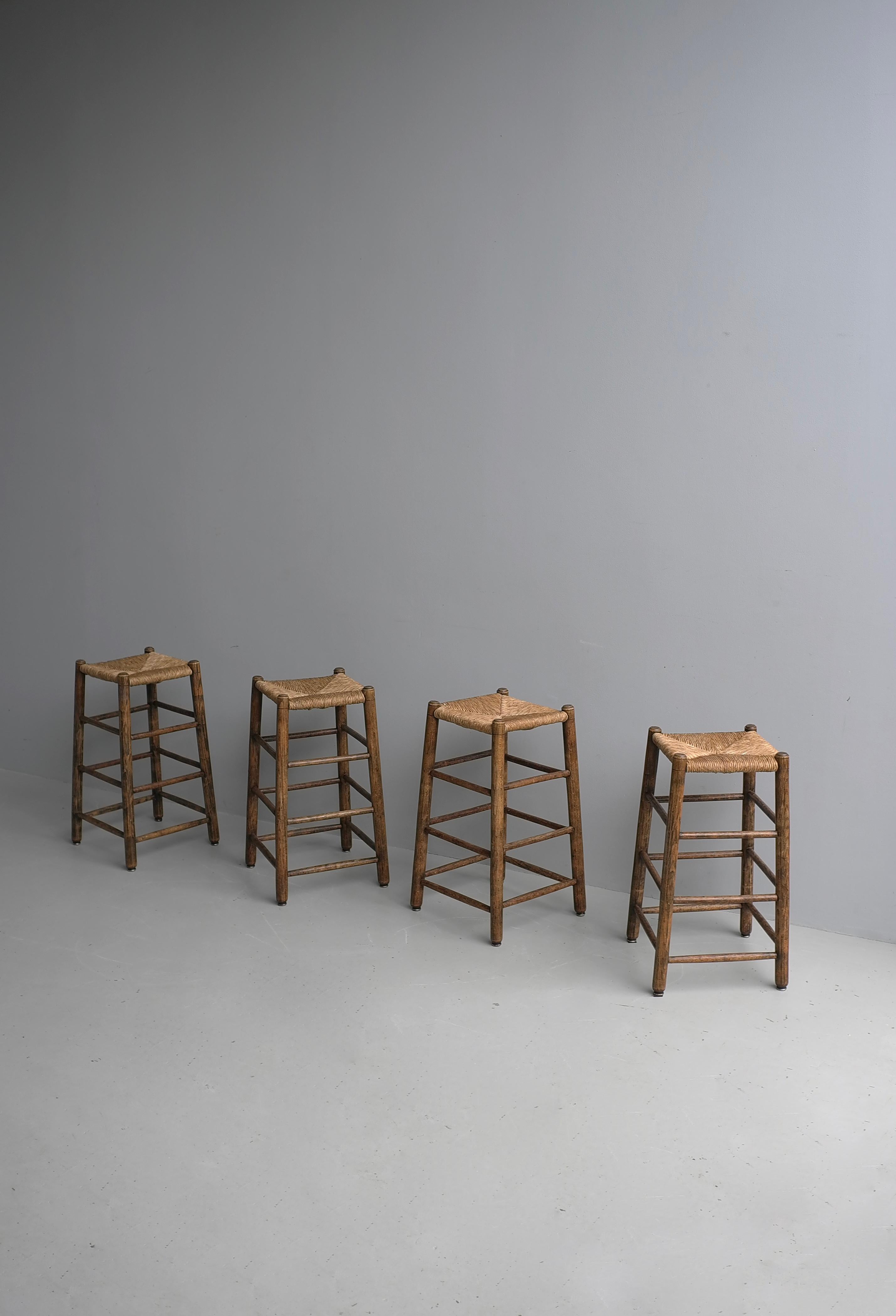 Set of Four Rustic French Mid-Century Modern Counter Bar Stools in Solid Oak For Sale 1