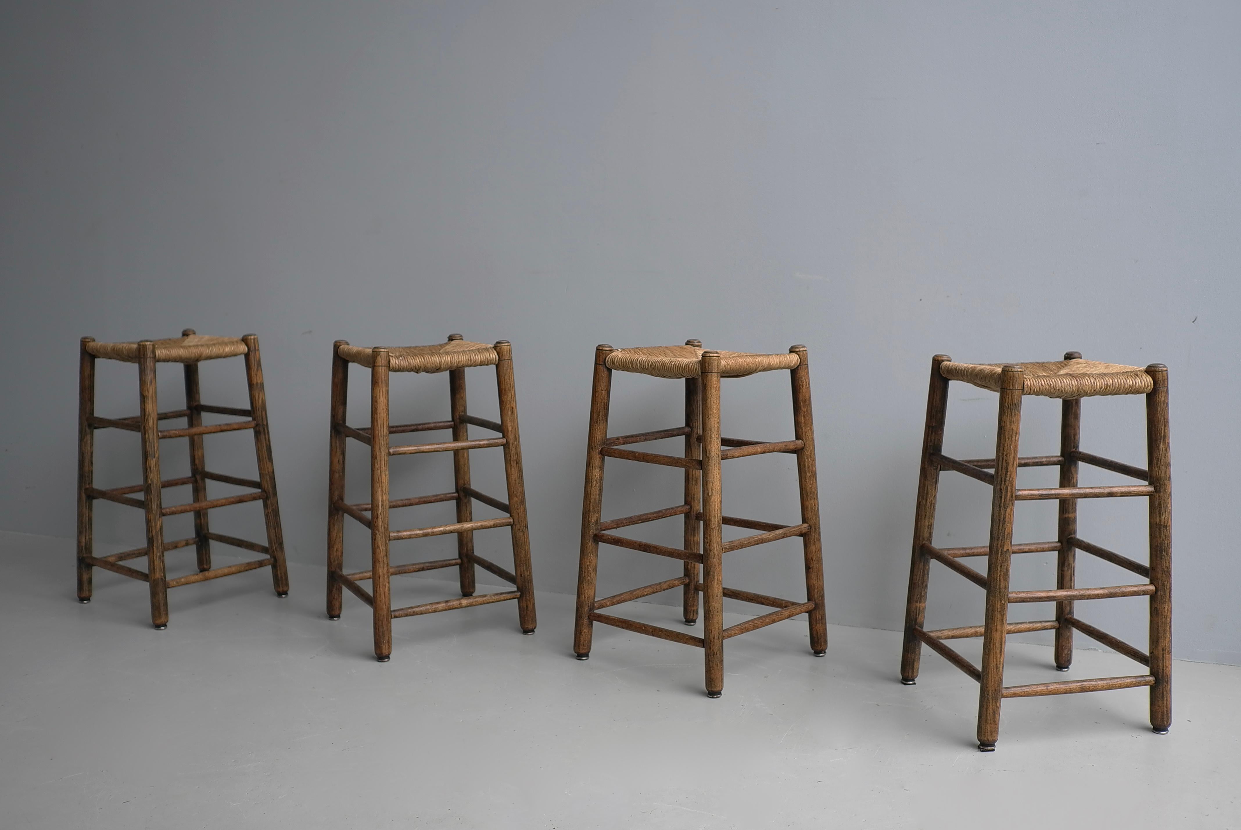Set of Four Rustic French Mid-Century Modern Counter Bar Stools in Solid Oak For Sale 3