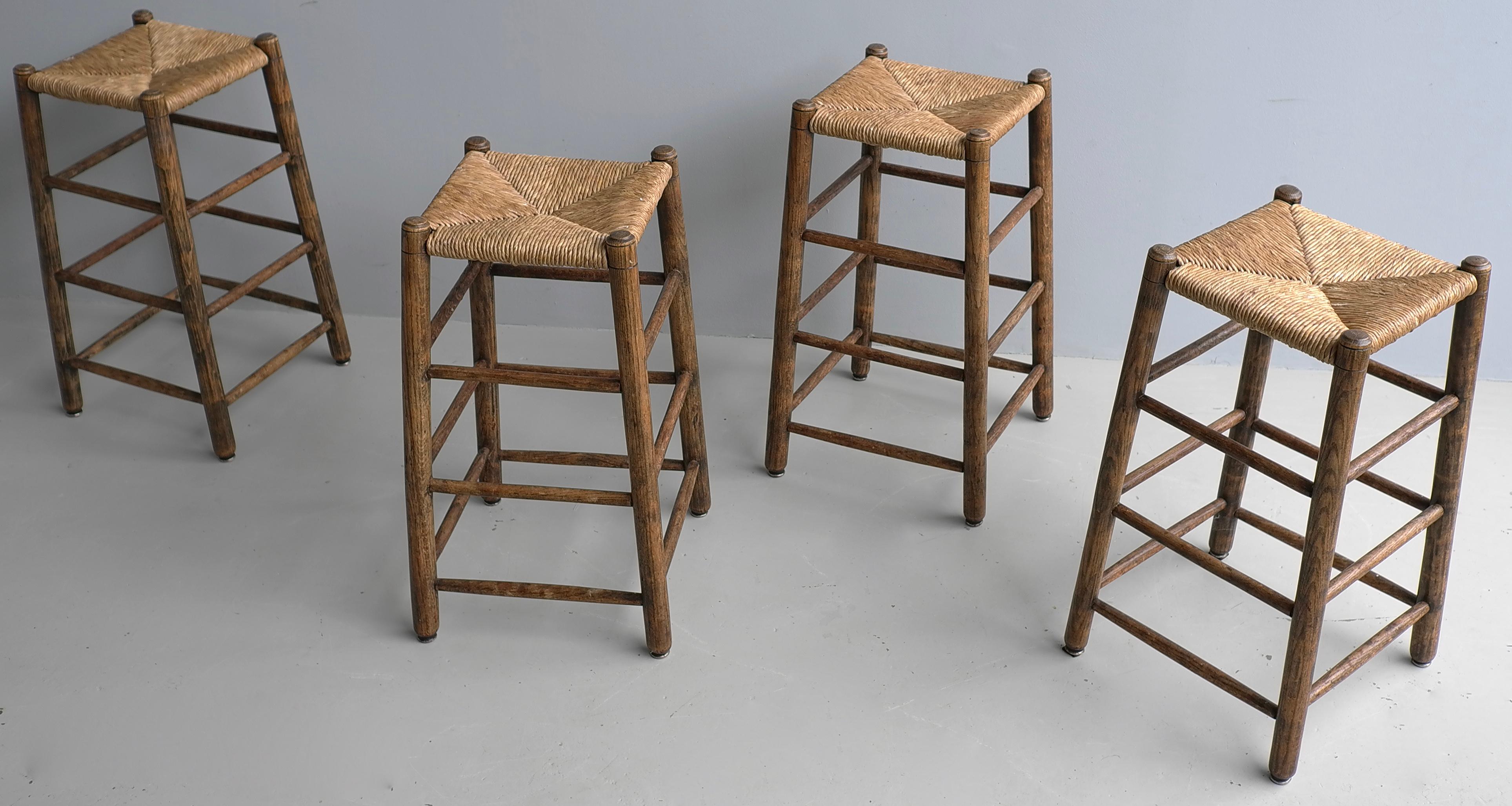 Set of Four Rustic French Mid-Century Modern Counter Bar Stools in Solid Oak For Sale 4
