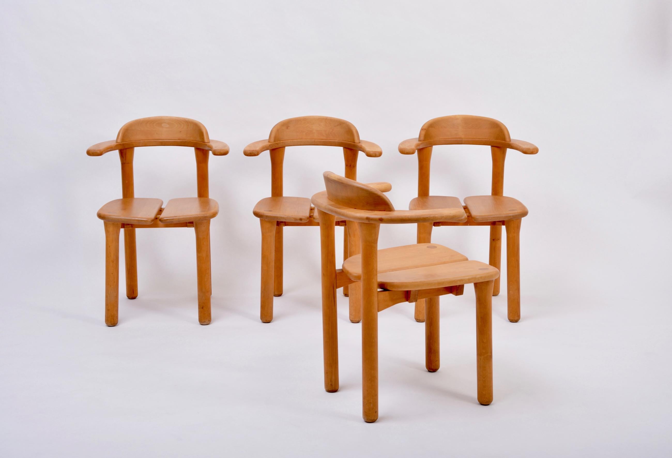 Set aus vier rustikalen skandinavischen Mid-Century Modern-Esszimmerstühlen (Ende des 20. Jahrhunderts) im Angebot