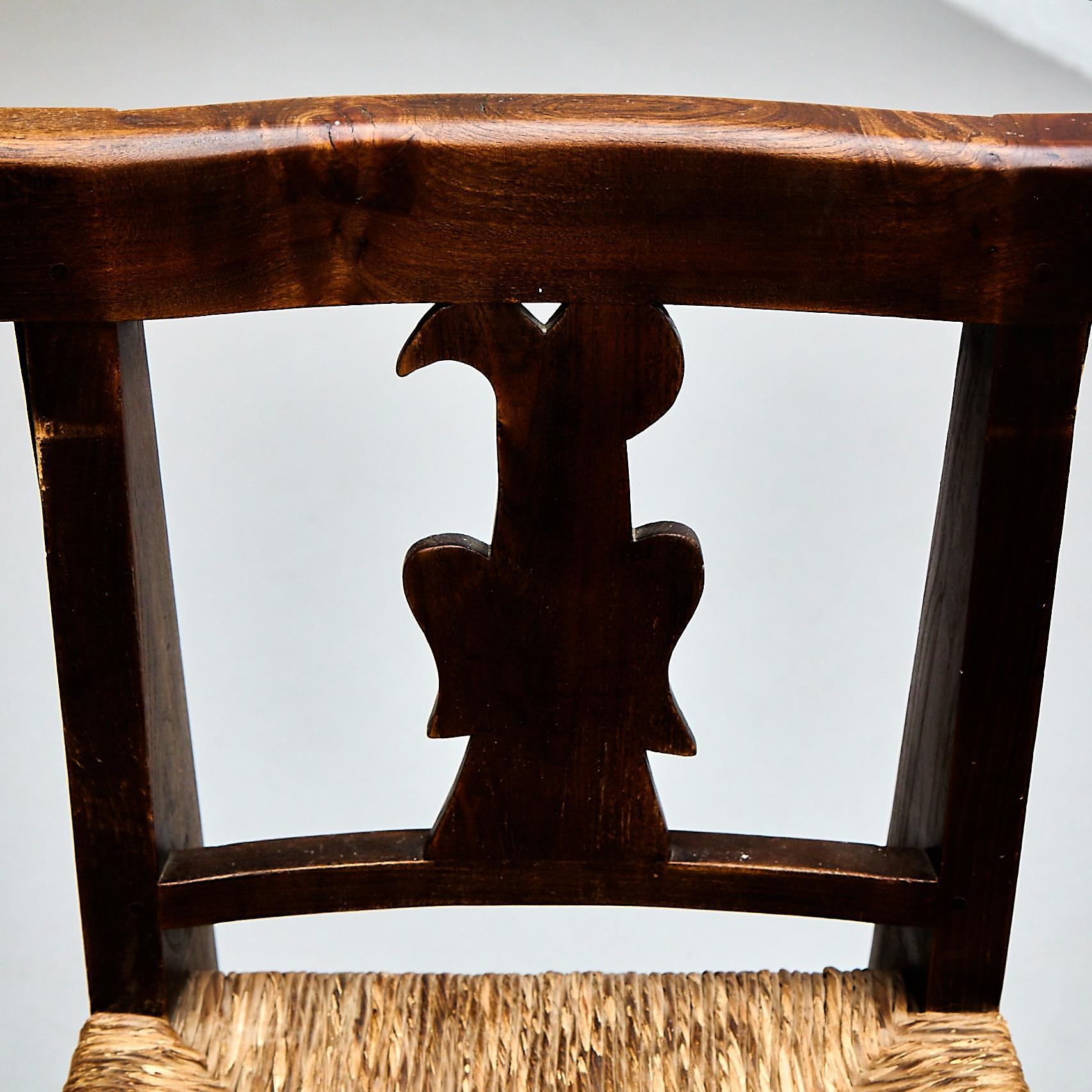 Set di quattro sedie francesi in legno rustico, circa 1950 in vendita 8