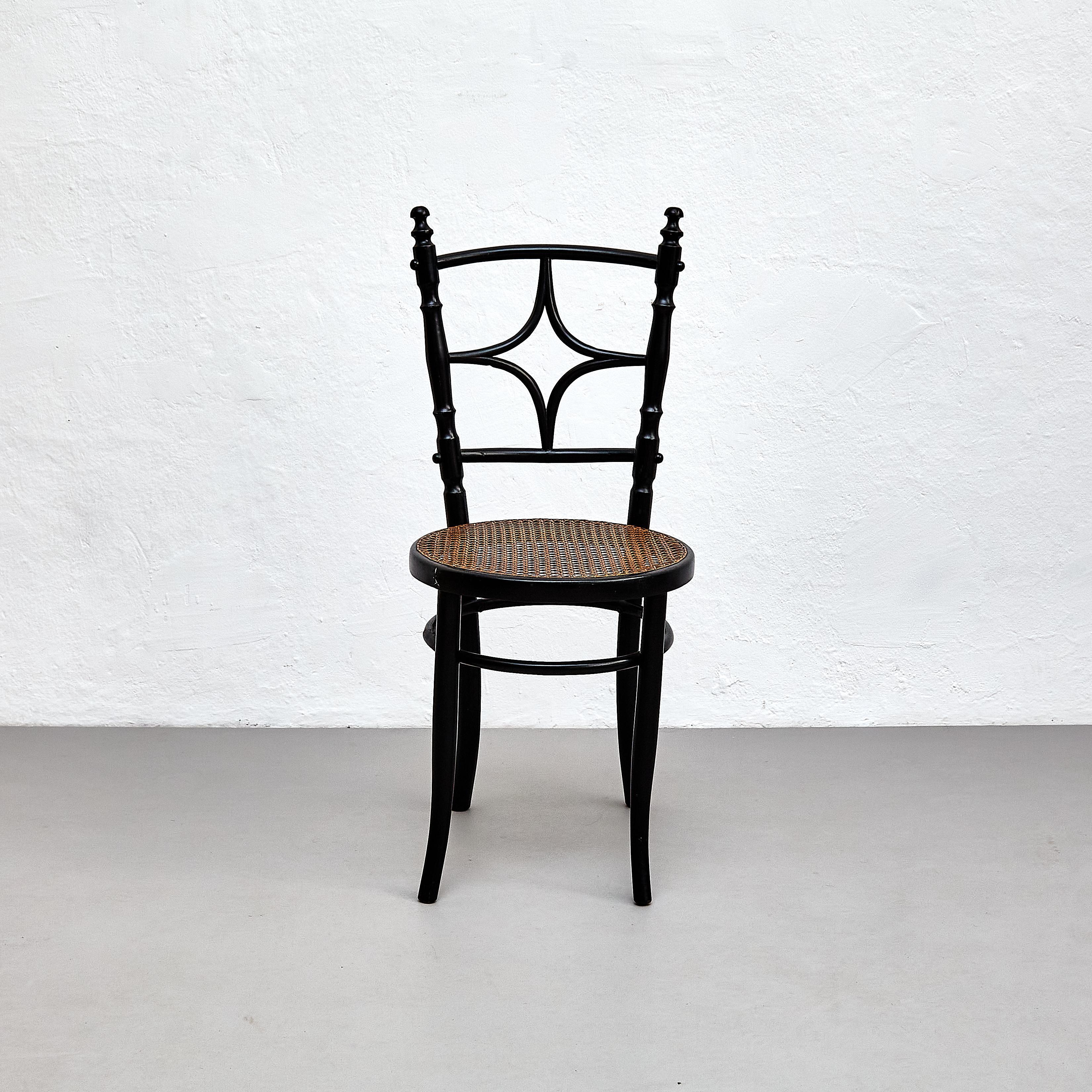 Ensemble de quatre chaises françaises en bois rustique, vers 1950 en vente 9