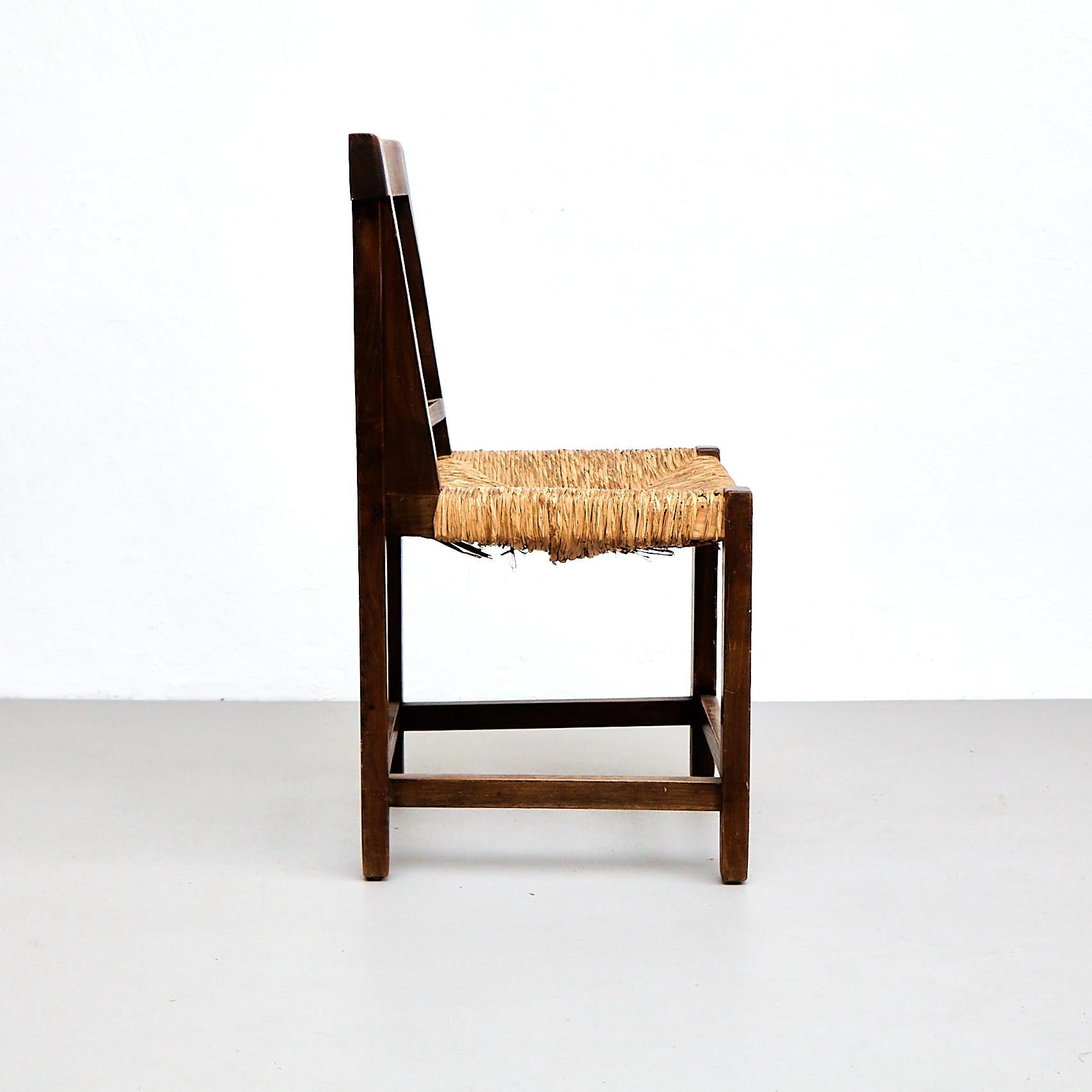 Satz von vier rustikalen französischen Stühlen aus Holz, um 1950 (Rustikal)