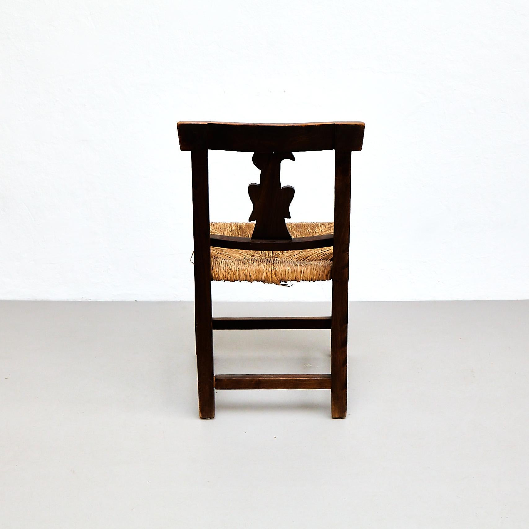 Satz von vier rustikalen französischen Stühlen aus Holz, um 1950 (Französisch)