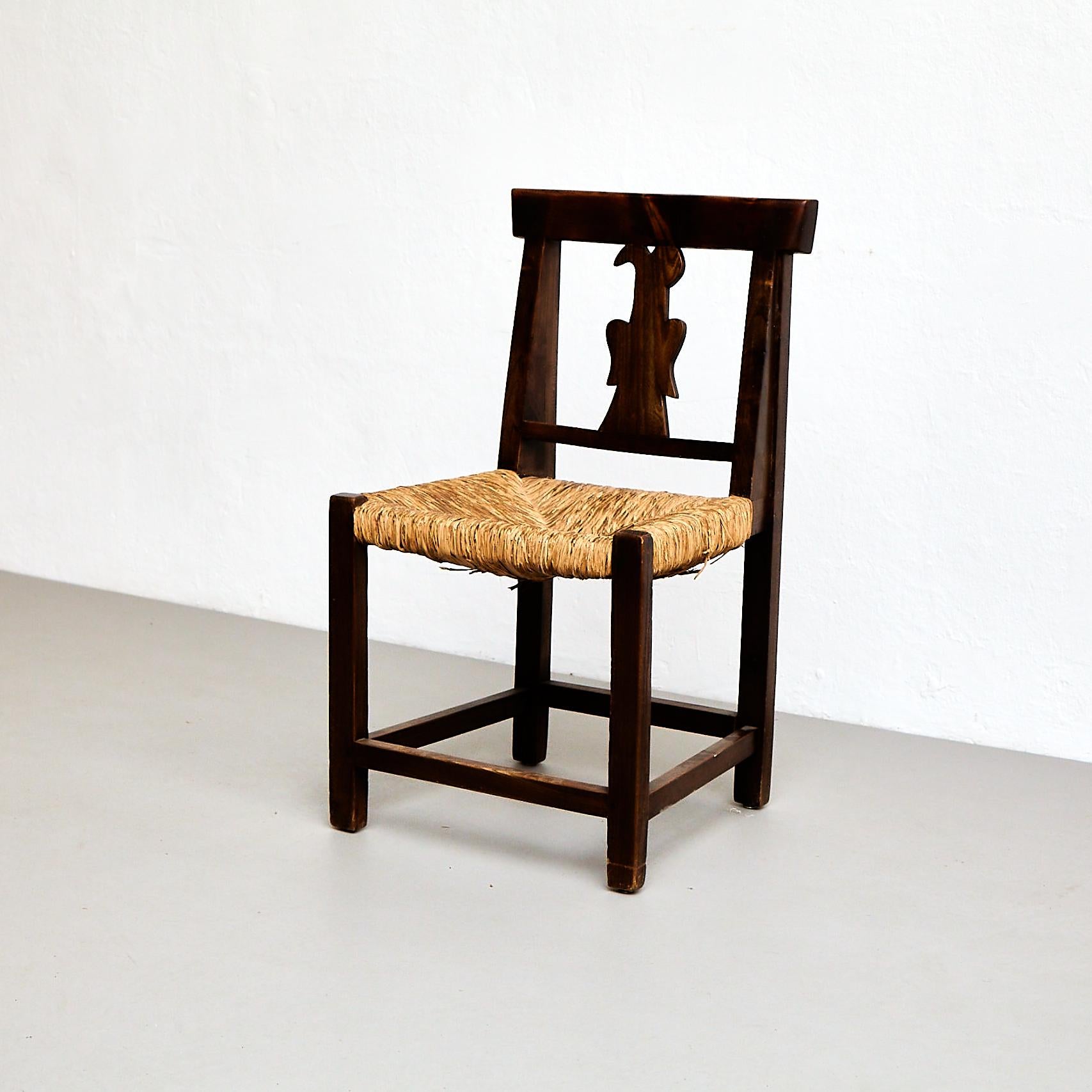 Satz von vier rustikalen französischen Stühlen aus Holz, um 1950 im Zustand „Gut“ in Barcelona, Barcelona