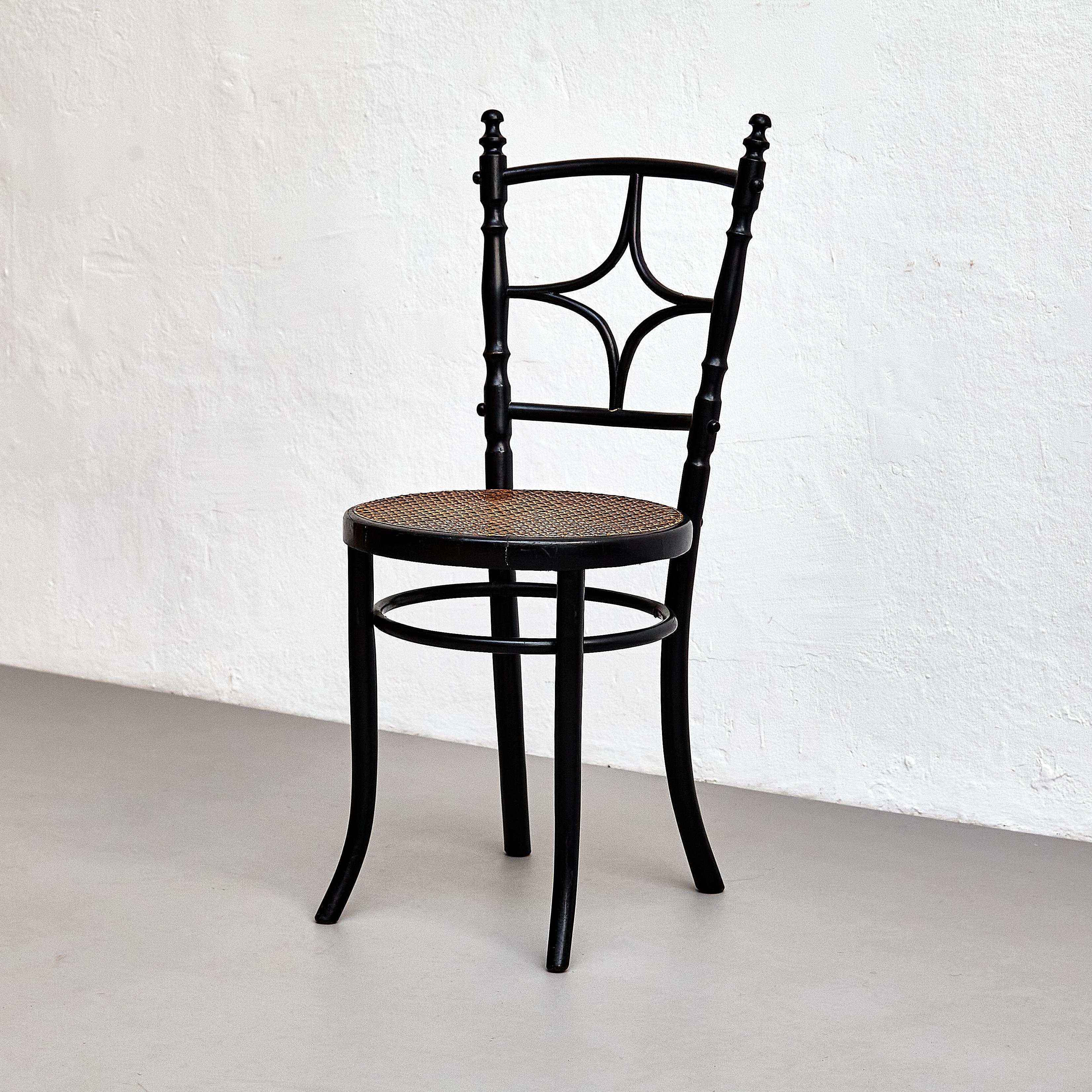 Satz von vier rustikalen französischen Stühlen aus Holz, um 1950 (Rattan) im Angebot