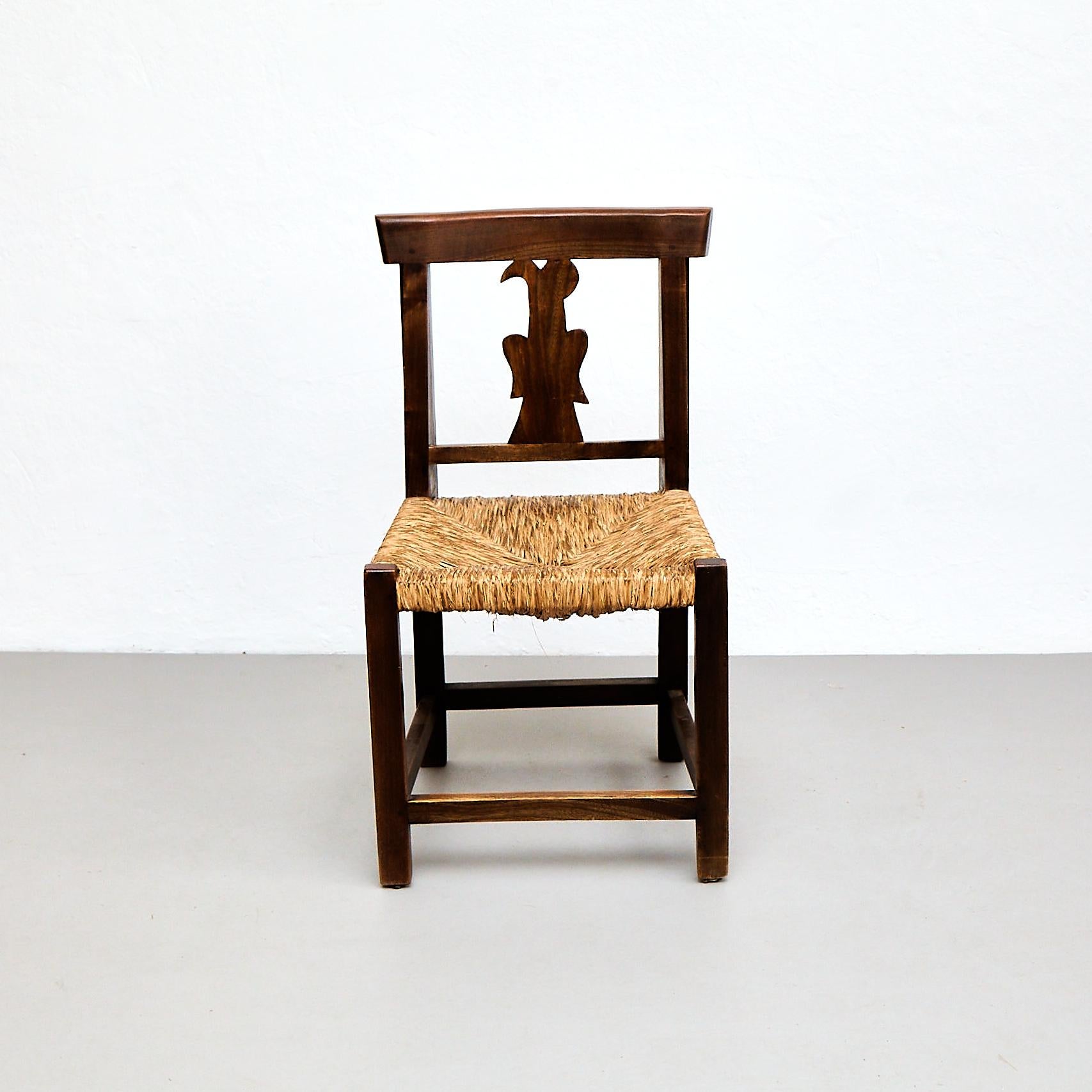 Satz von vier rustikalen französischen Stühlen aus Holz, um 1950 1