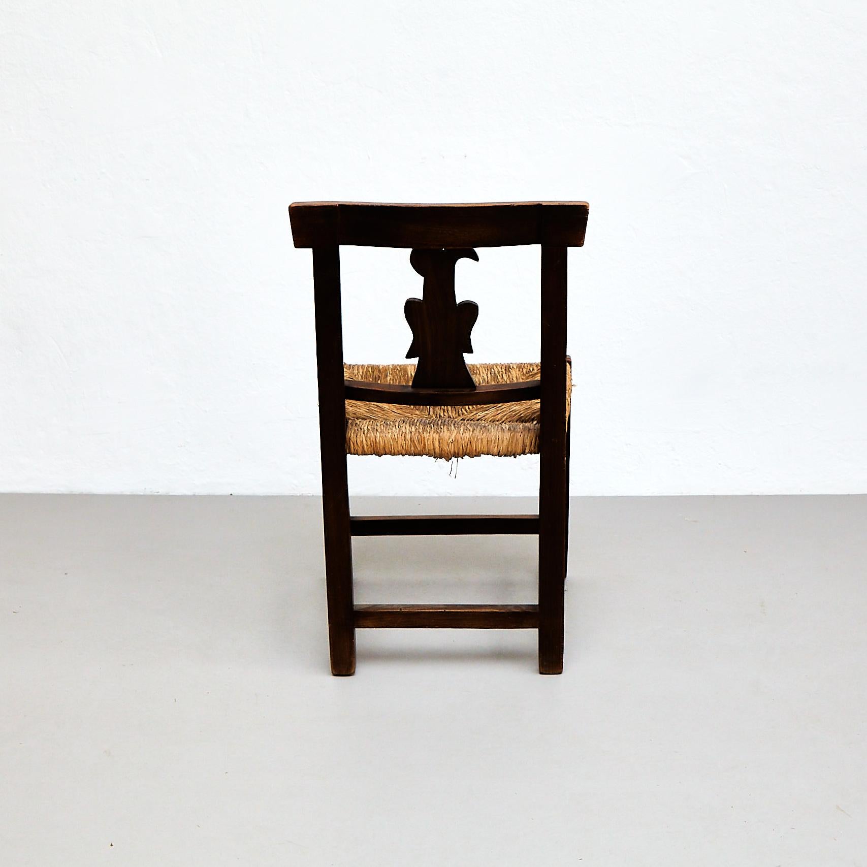 Satz von vier rustikalen französischen Stühlen aus Holz, um 1950 2