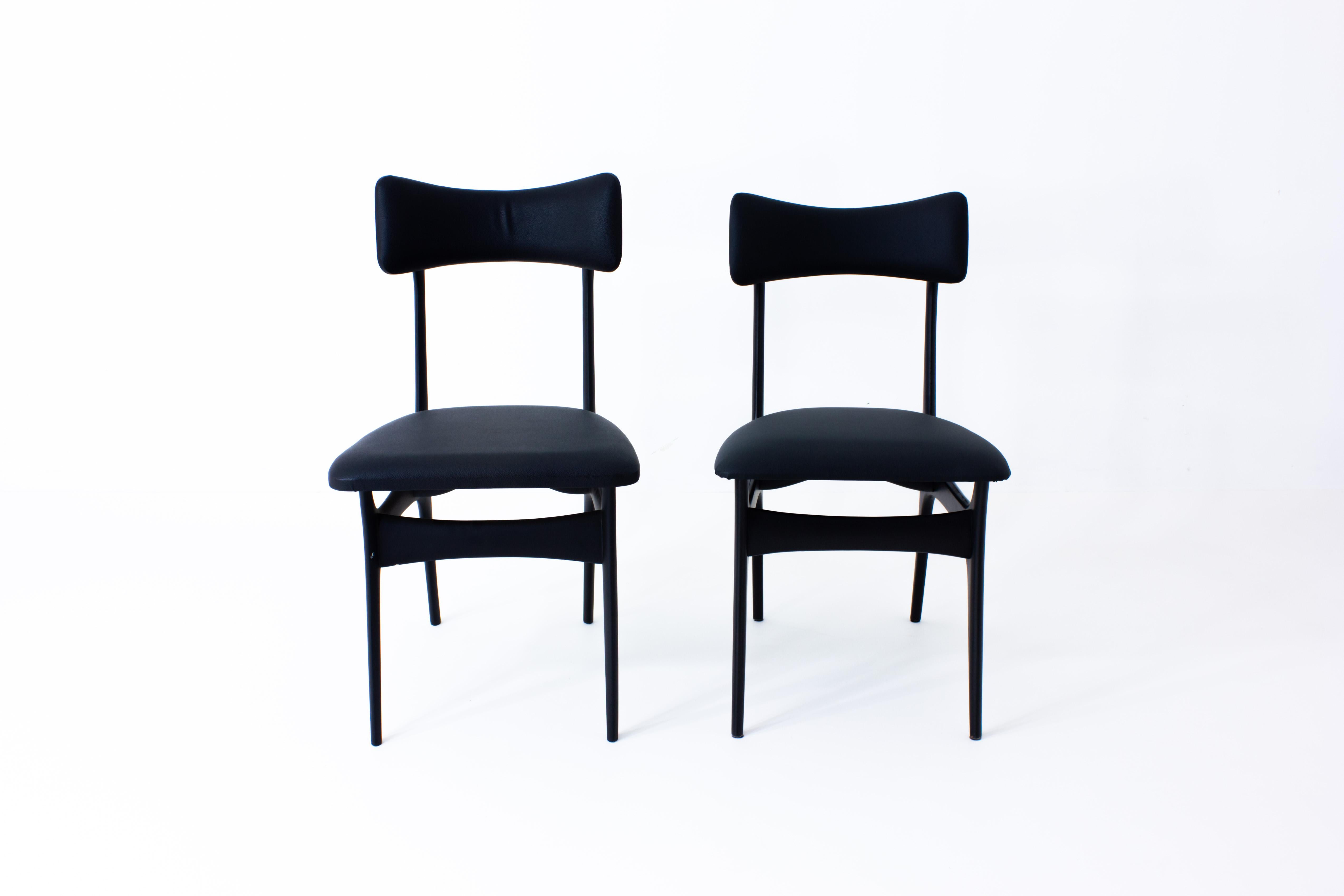 Milieu du XXe siècle Ensemble de quatre chaises S3 par Alfred Hendrickx, Belgique, années 1950 en vente