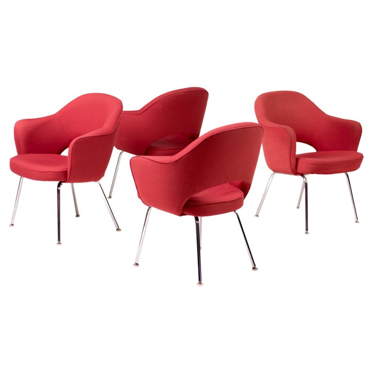 Set of Four Saarinen Executive Armchairs by Knoll International For Sale