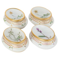 Ensemble de quatre salières Royal Copenhagen 'Flora Danica' Porcelaine