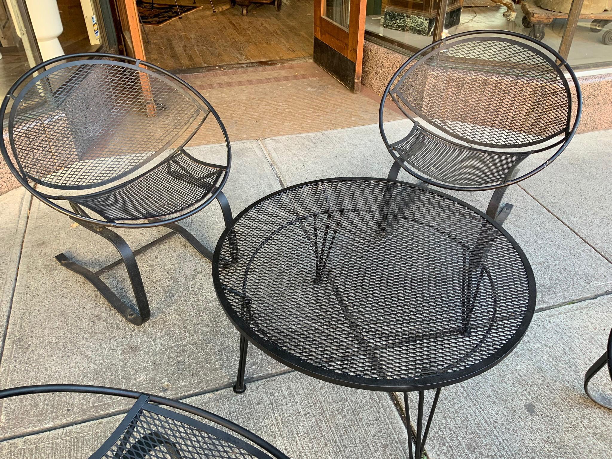 Set of Four Salterini Radar Lounge Chairs and Coffee Table In Good Condition In Hudson, NY