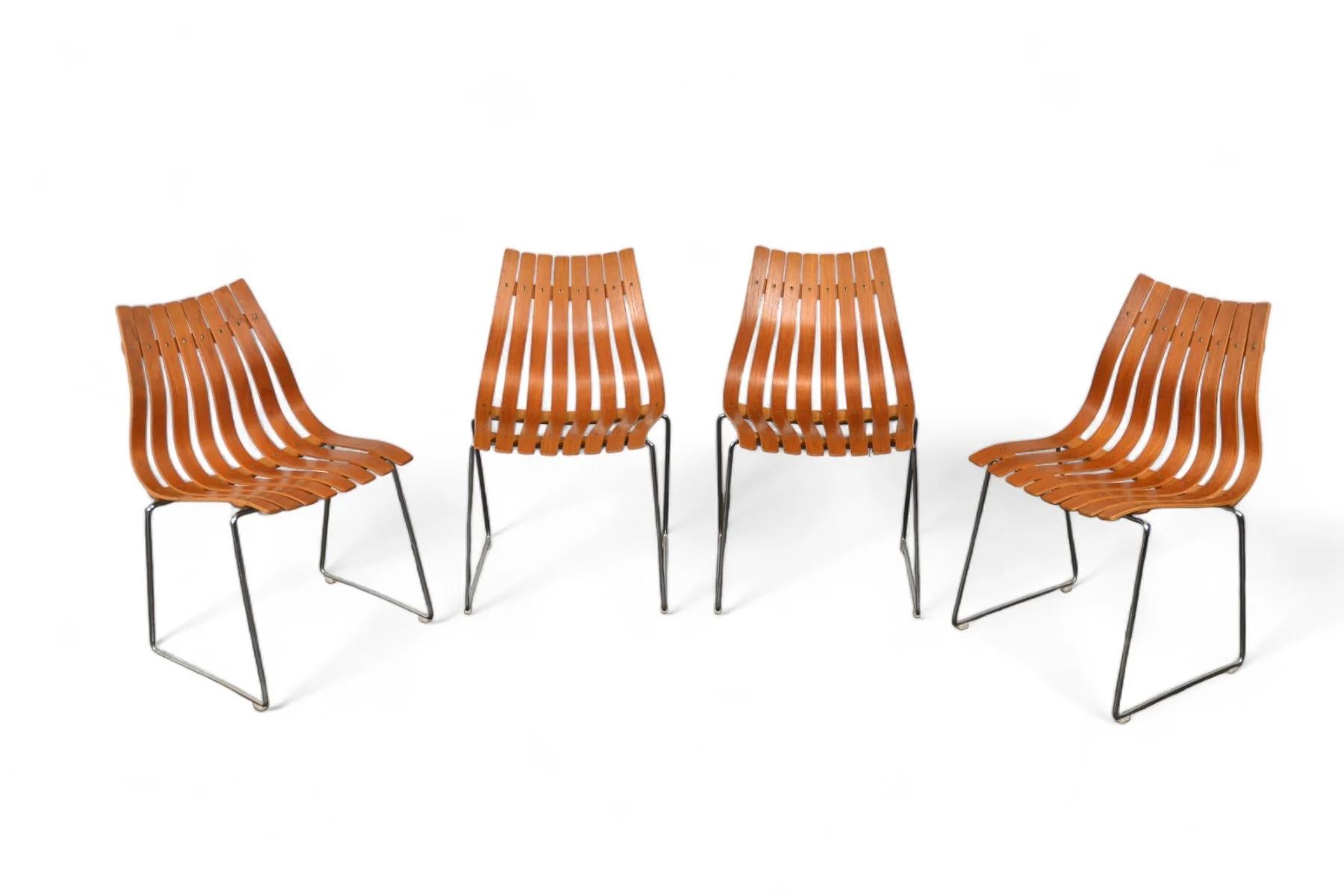 Origine: Danimarca
Designer: Hans Brattrud
Produttore: Hove Møbler
Epoca: anni '60
Materiali: Teak, Cromo
Misure: 18