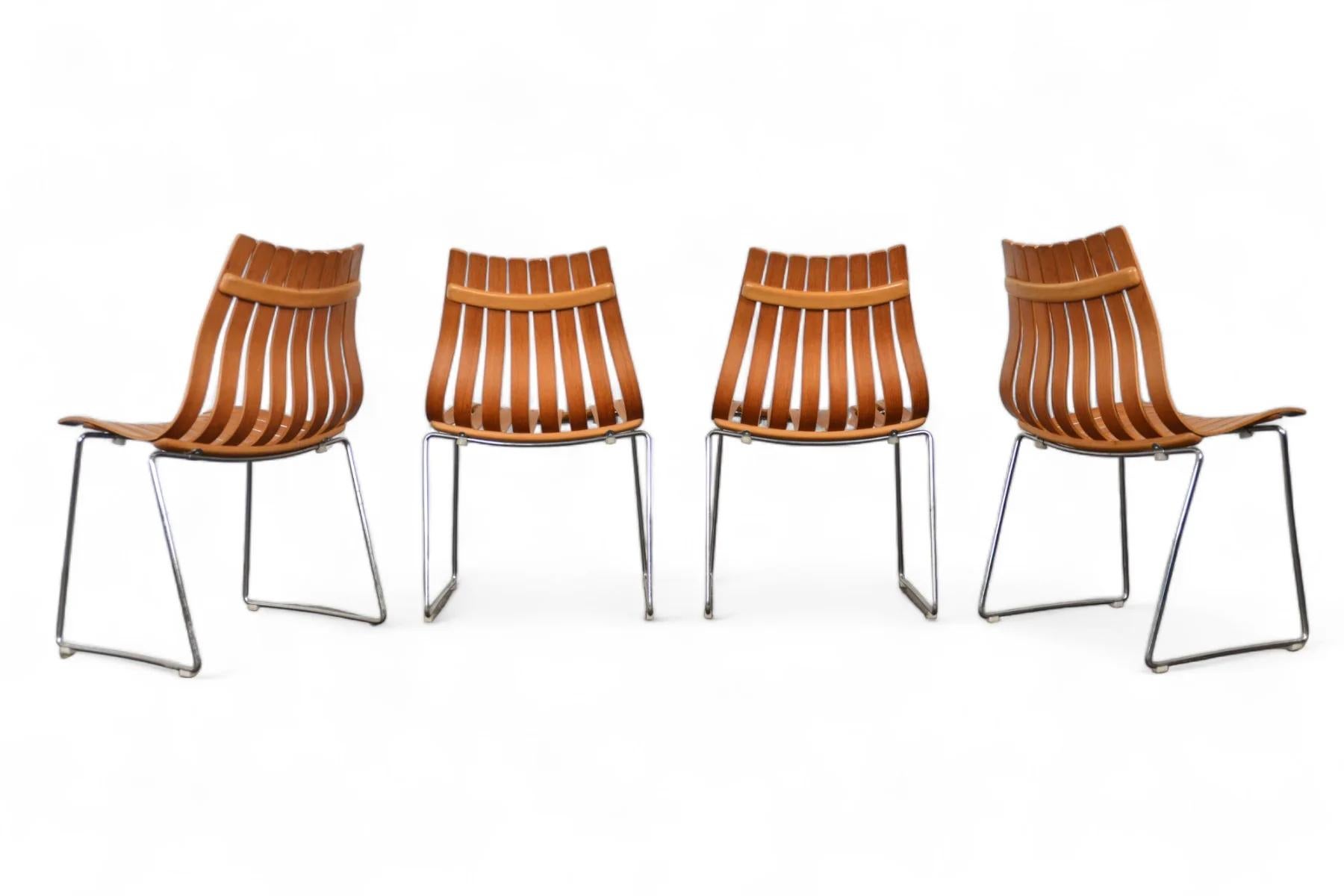Set di quattro sedie da pranzo in teak 
