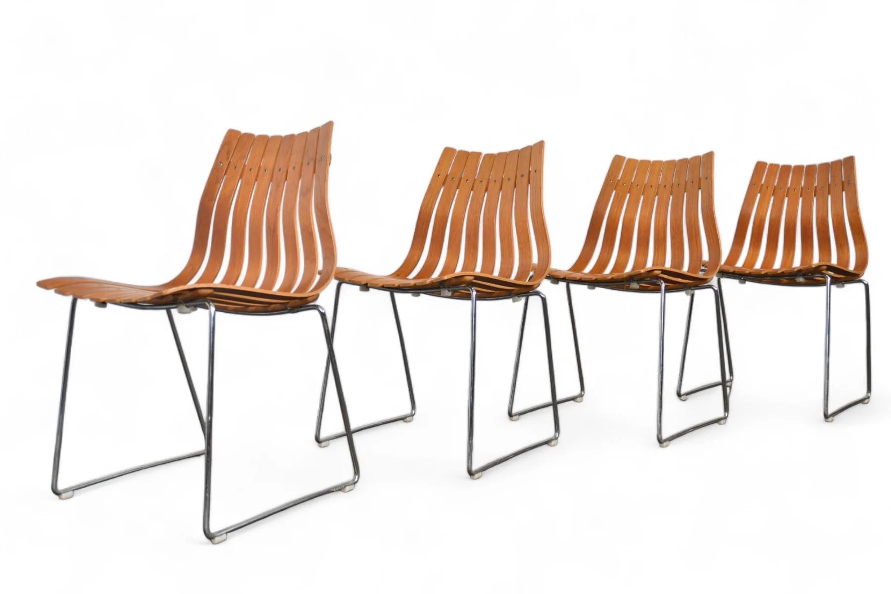 Set di quattro sedie da pranzo in teak 
