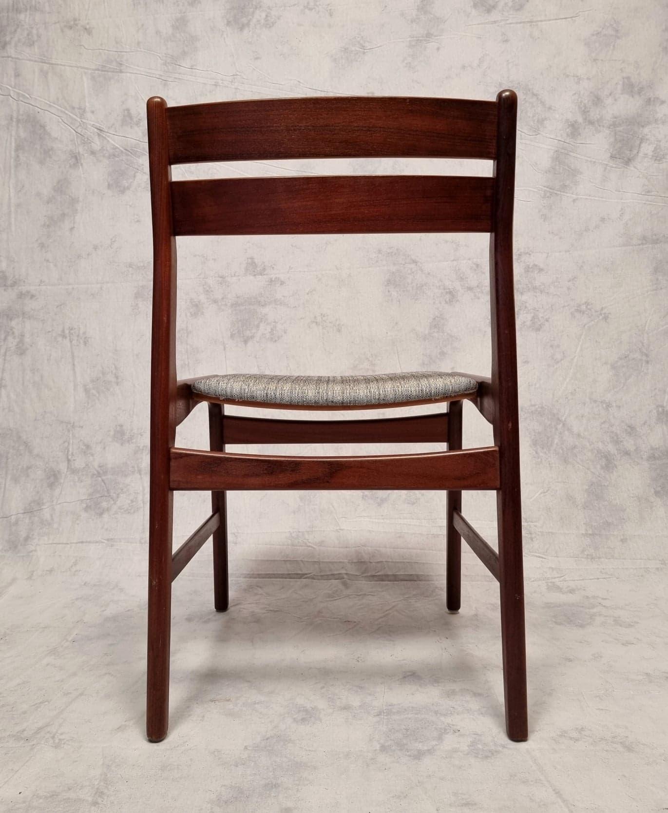 Ensemble de quatre chaises scandinaves en teck, vers 1960 en vente 1