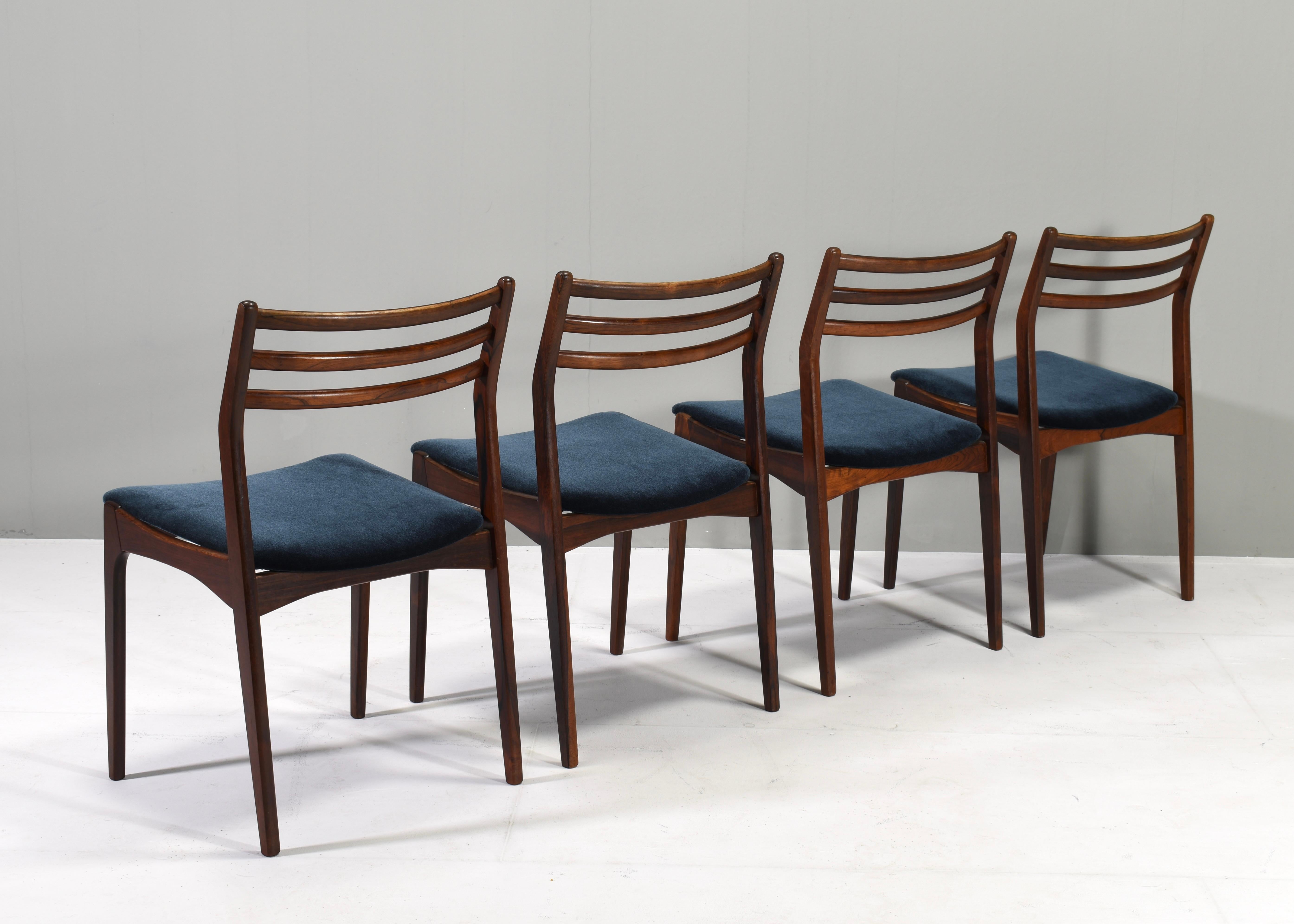 Set of four Scandinavian Danish dining chairs, Denmark, circa 1960 For Sale 5