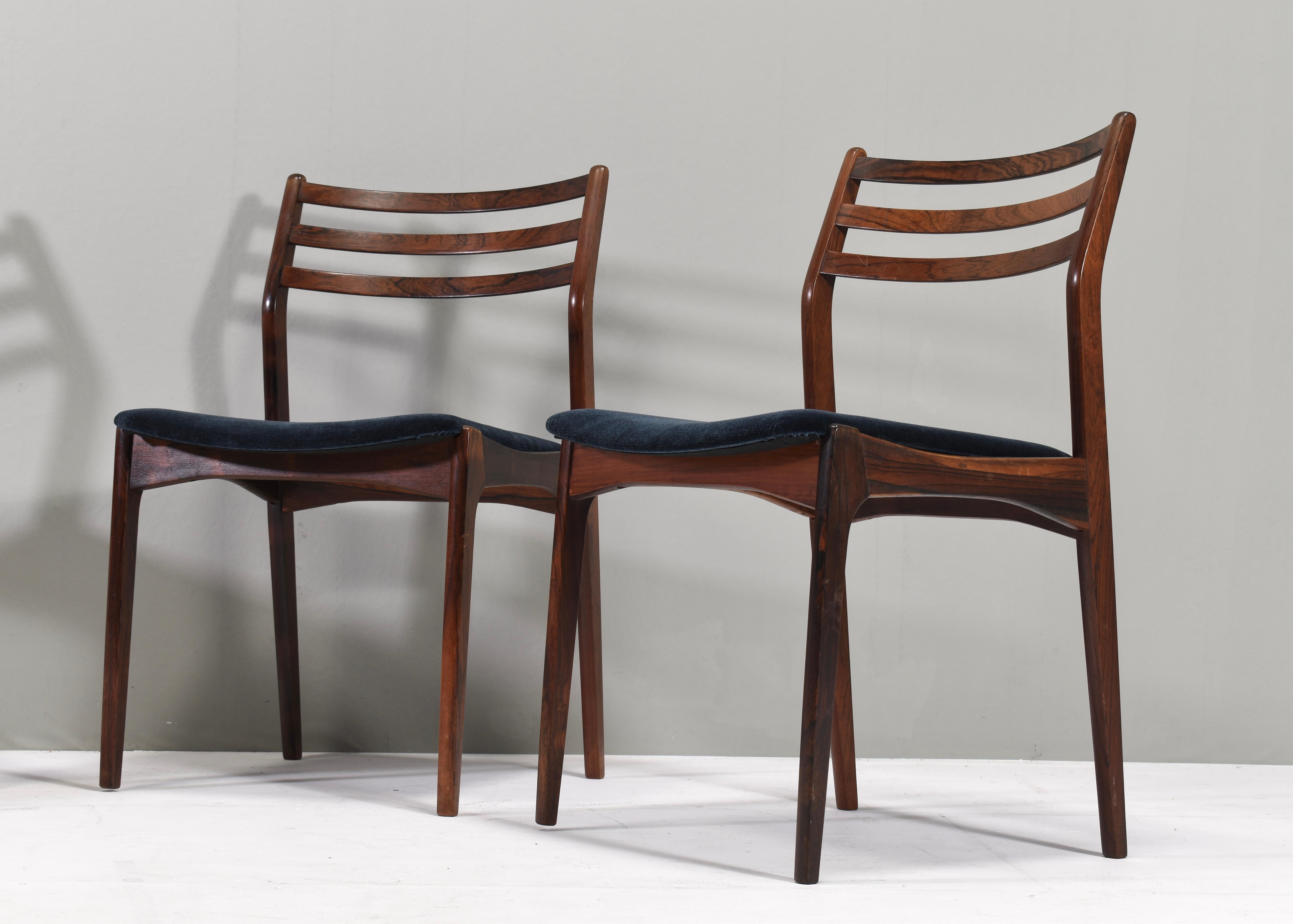 Set of four Scandinavian Danish dining chairs, Denmark, circa 1960 For Sale 7