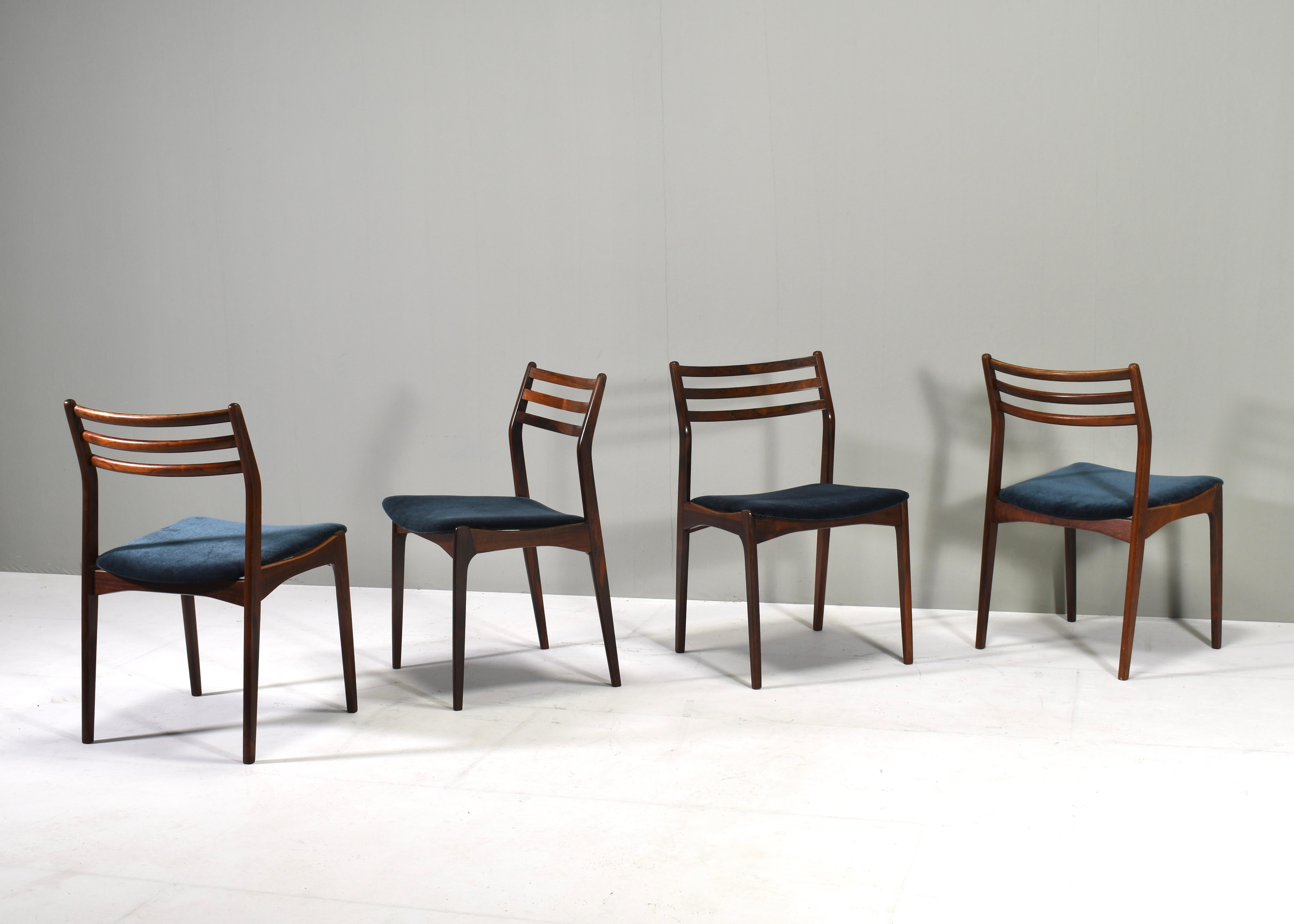 Scandinavian Modern Set of four Scandinavian Danish dining chairs, Denmark, circa 1960 For Sale