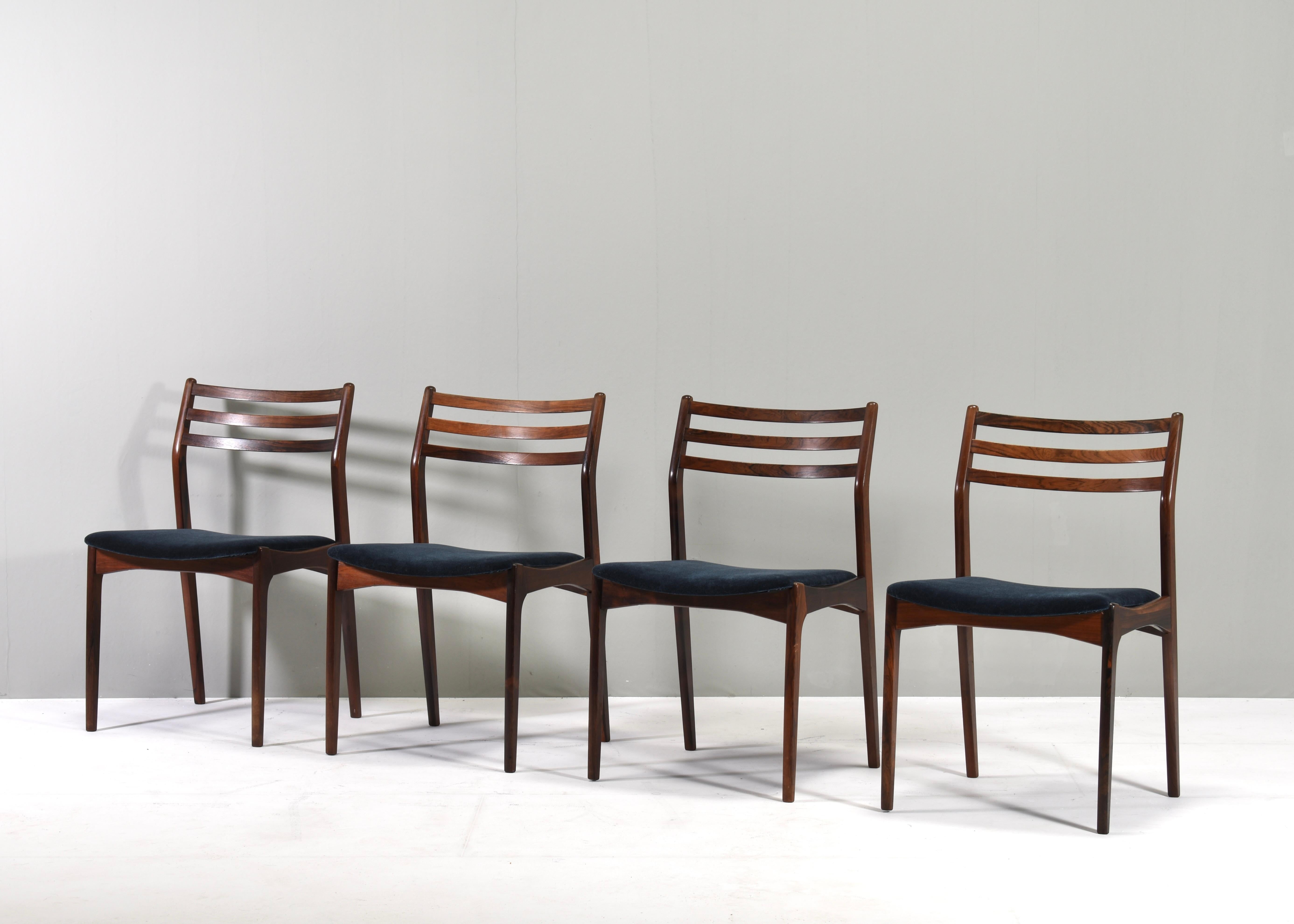 Set of four Scandinavian Danish dining chairs, Denmark, circa 1960 In Good Condition For Sale In Pijnacker, Zuid-Holland