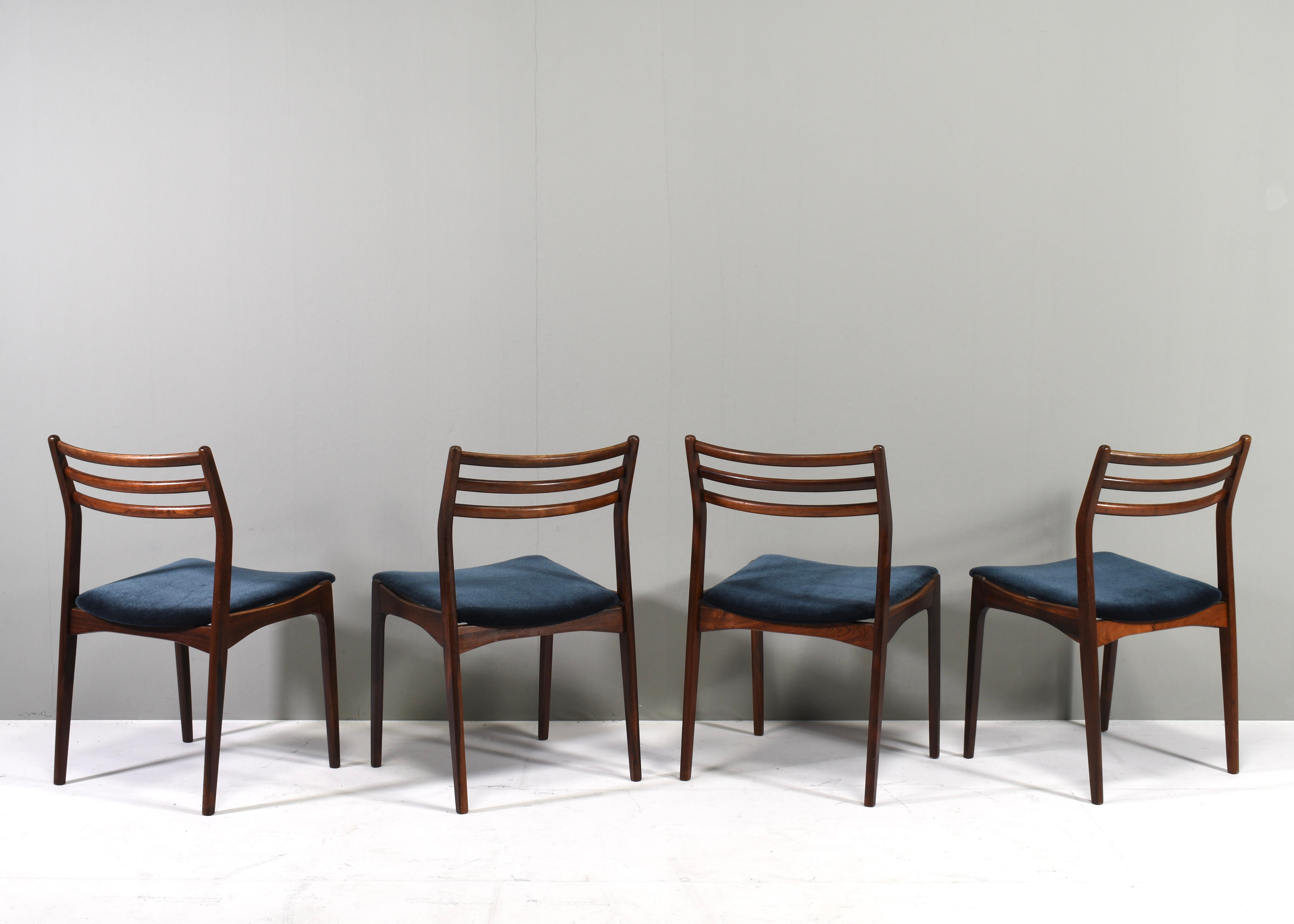Set of four Scandinavian Danish dining chairs, Denmark, circa 1960 For Sale 2