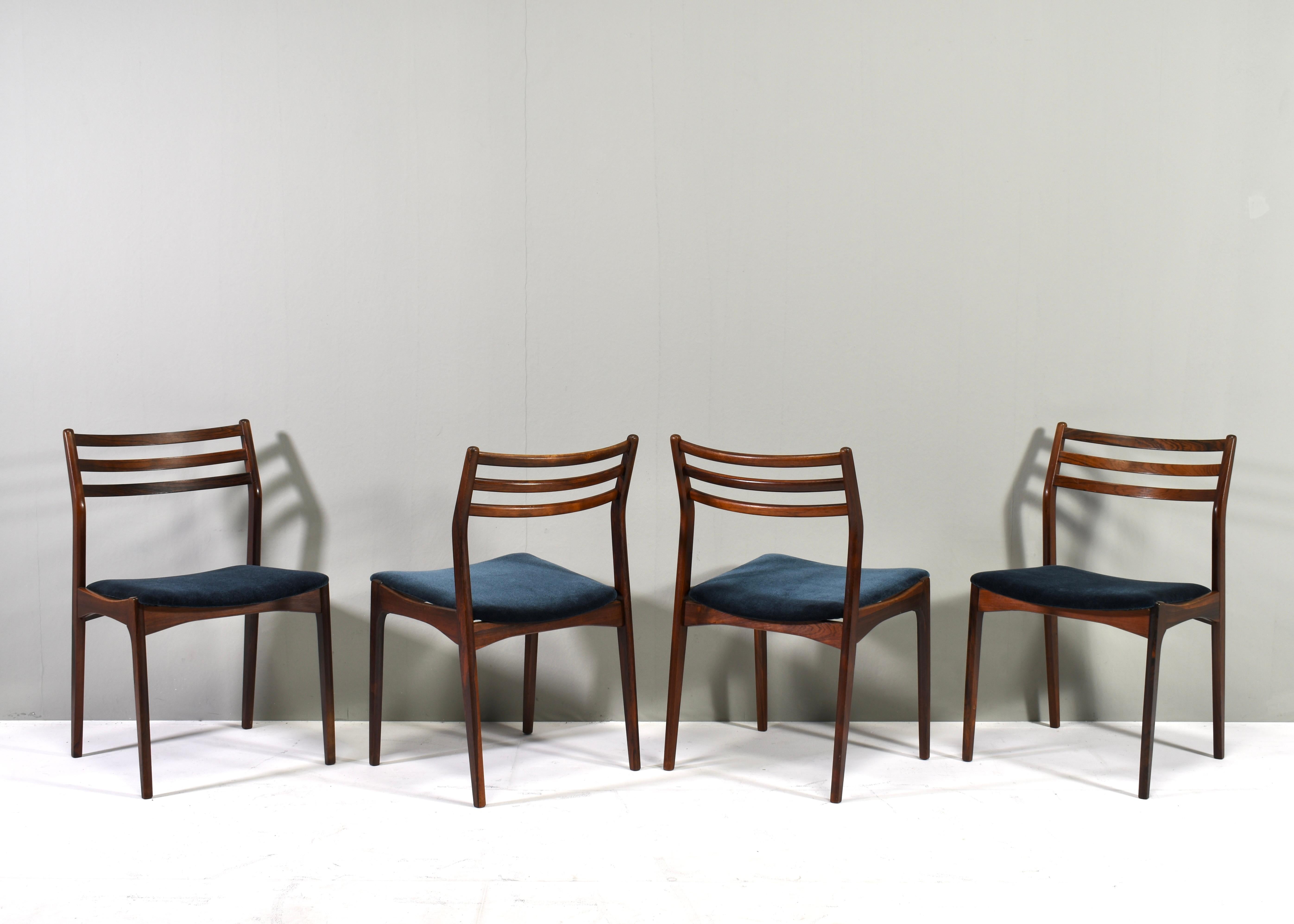 Set of four Scandinavian Danish dining chairs, Denmark, circa 1960 For Sale 3