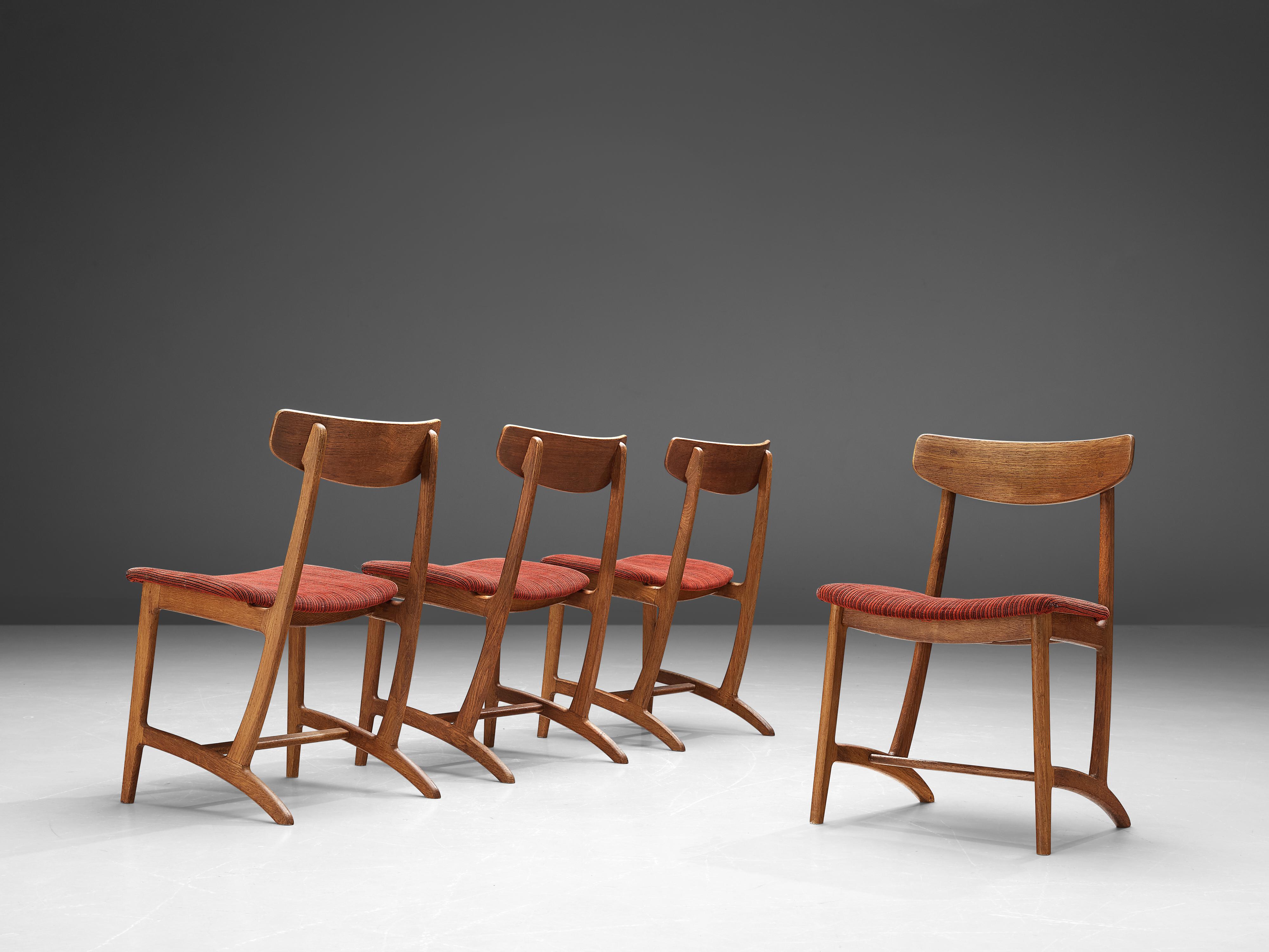 Illum Wikkelsø for Bordum & Nielsen, dining chairs model '55', oak, teak, fabric, Denmark, designed in 1955

This striking set of dining chairs is a perfect example of Scandinavian design. The frame is made out of oak while the backseat is
