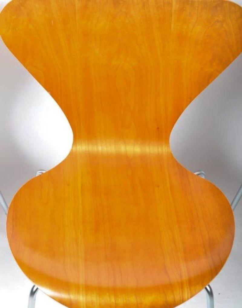 Set of Four Scandinavian Modern Arne Jacobsen Chairs (Schwedisch) im Angebot