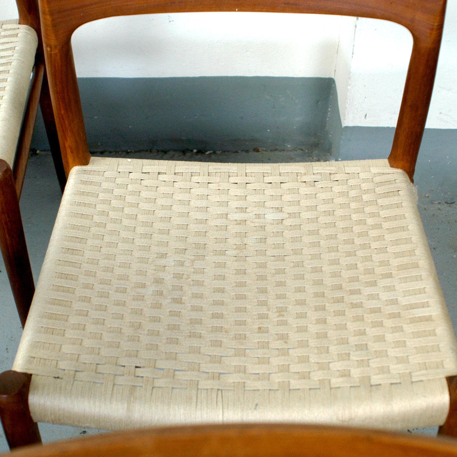 Set of Four Scandinavian Modern Mod 75 Teak Dining Chairs by Niels Møller 5