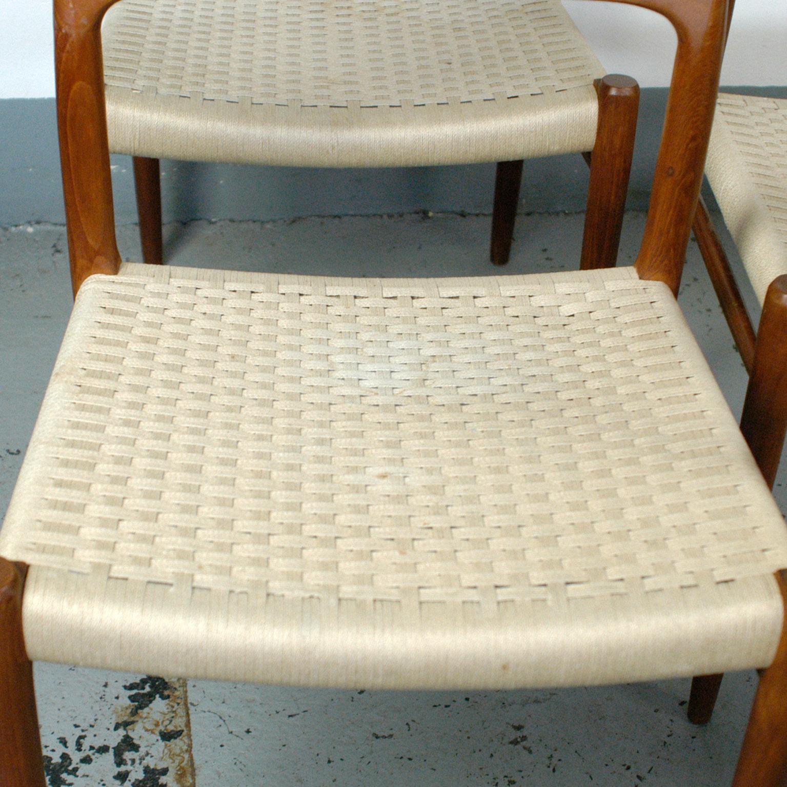 Set of Four Scandinavian Modern Mod 75 Teak Dining Chairs by Niels Møller 3