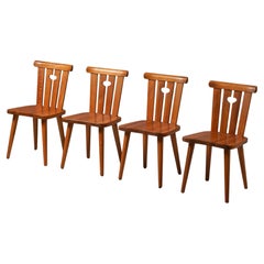 Ensemble de quatre chaises en pin The Modern Scandinavian, Göran Malmvall, Suède, années 1970
