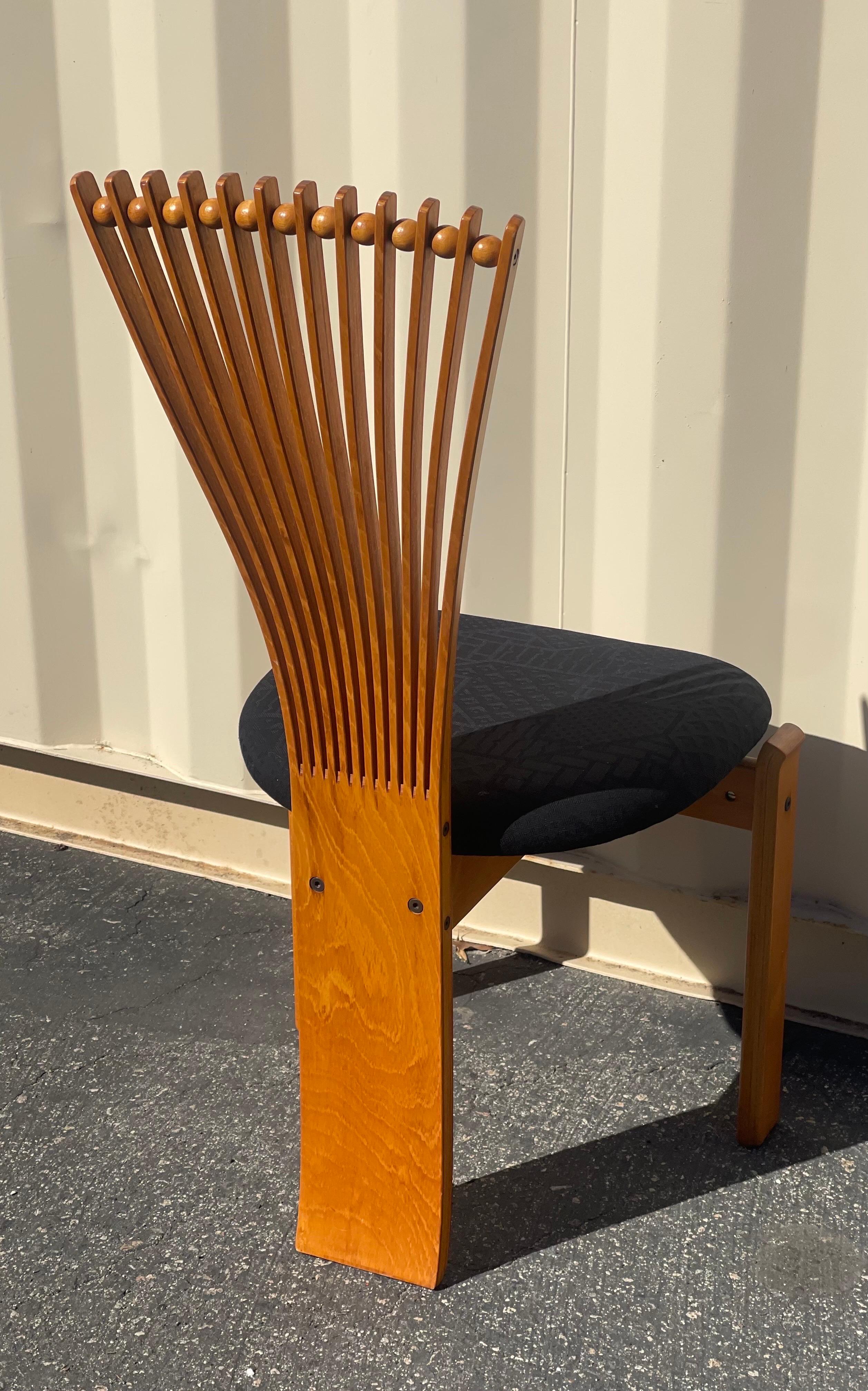 Ensemble de quatre chaises de salle à manger Totem en teck de style scandinave moderne de Torstein Nilsen en vente 6