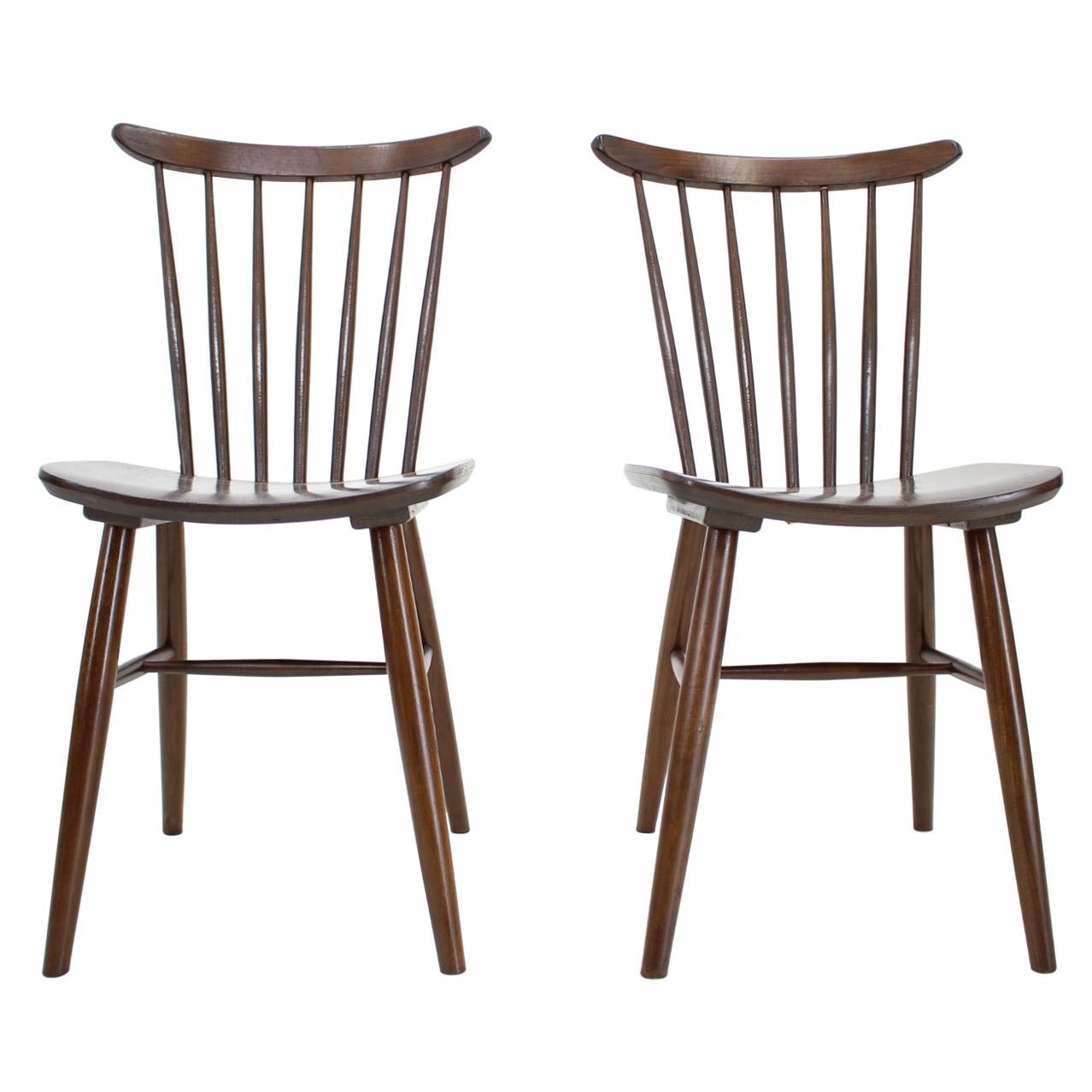 Ensemble de quatre chaises de salle à manger de style scandinave:: années 1960 en vente