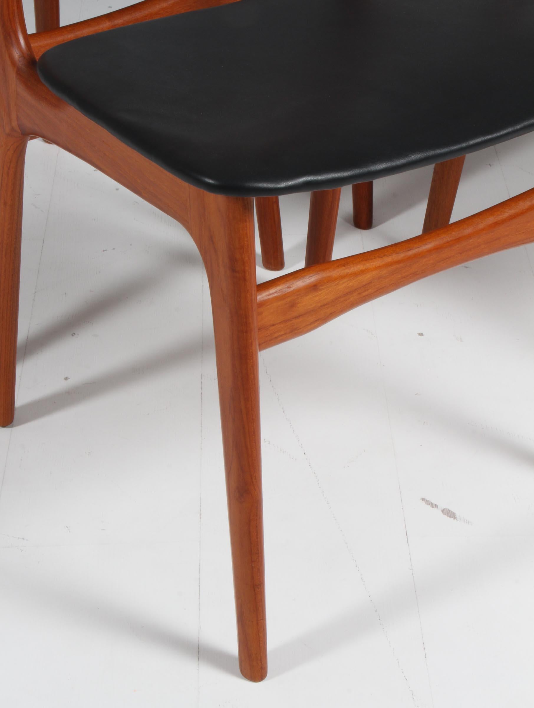 Danish Set of four Schønning & Elgaard dining chairs in teak For Sale