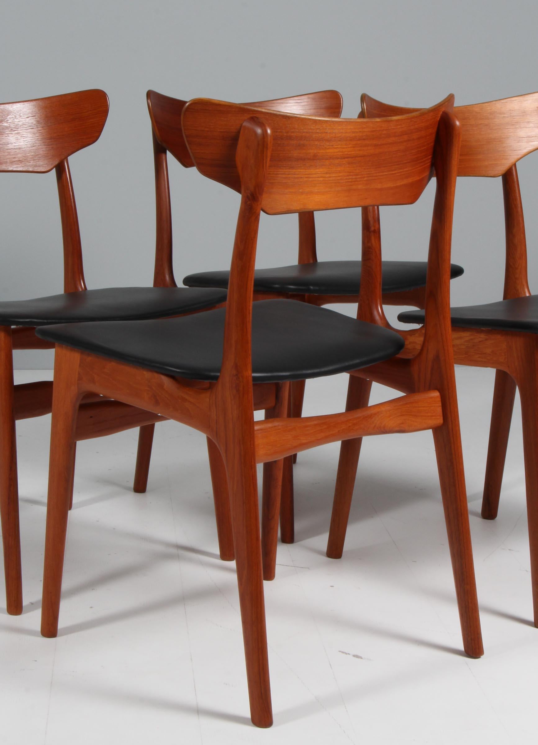 Set of four Schønning & Elgaard dining chairs in teak In Good Condition For Sale In Esbjerg, DK