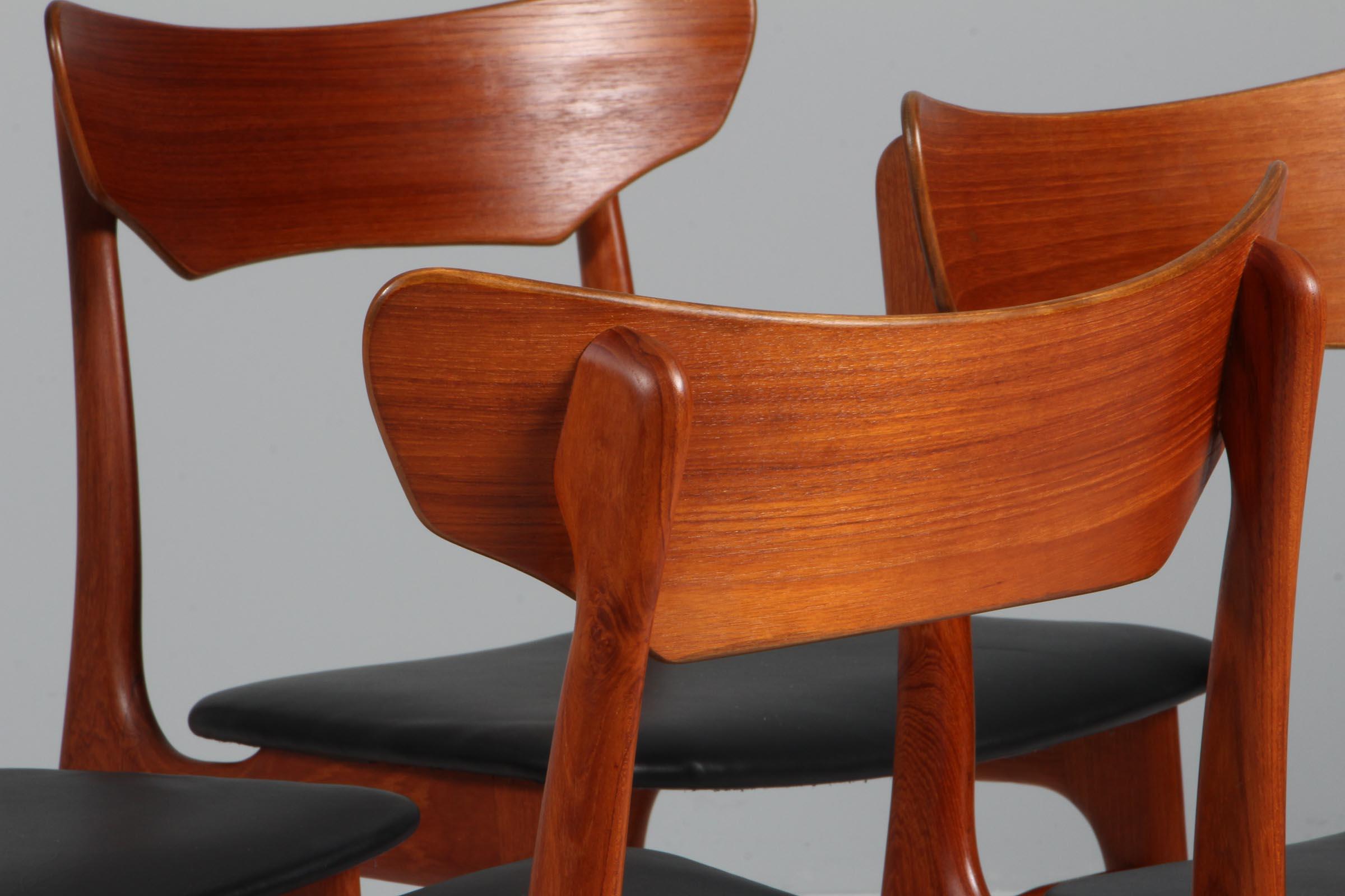 Mid-20th Century Set of four Schønning & Elgaard dining chairs in teak For Sale