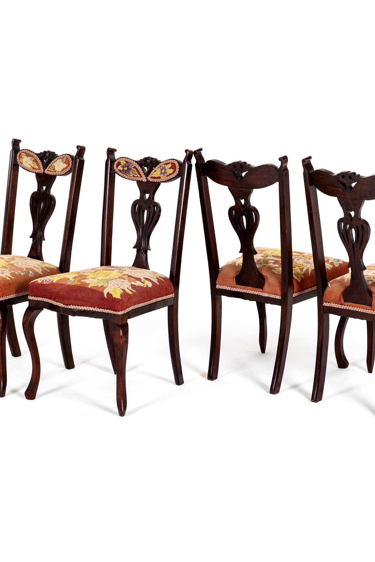 Tessuto a mano Set of Four Scottish Mahogany Dining Chairs in vendita