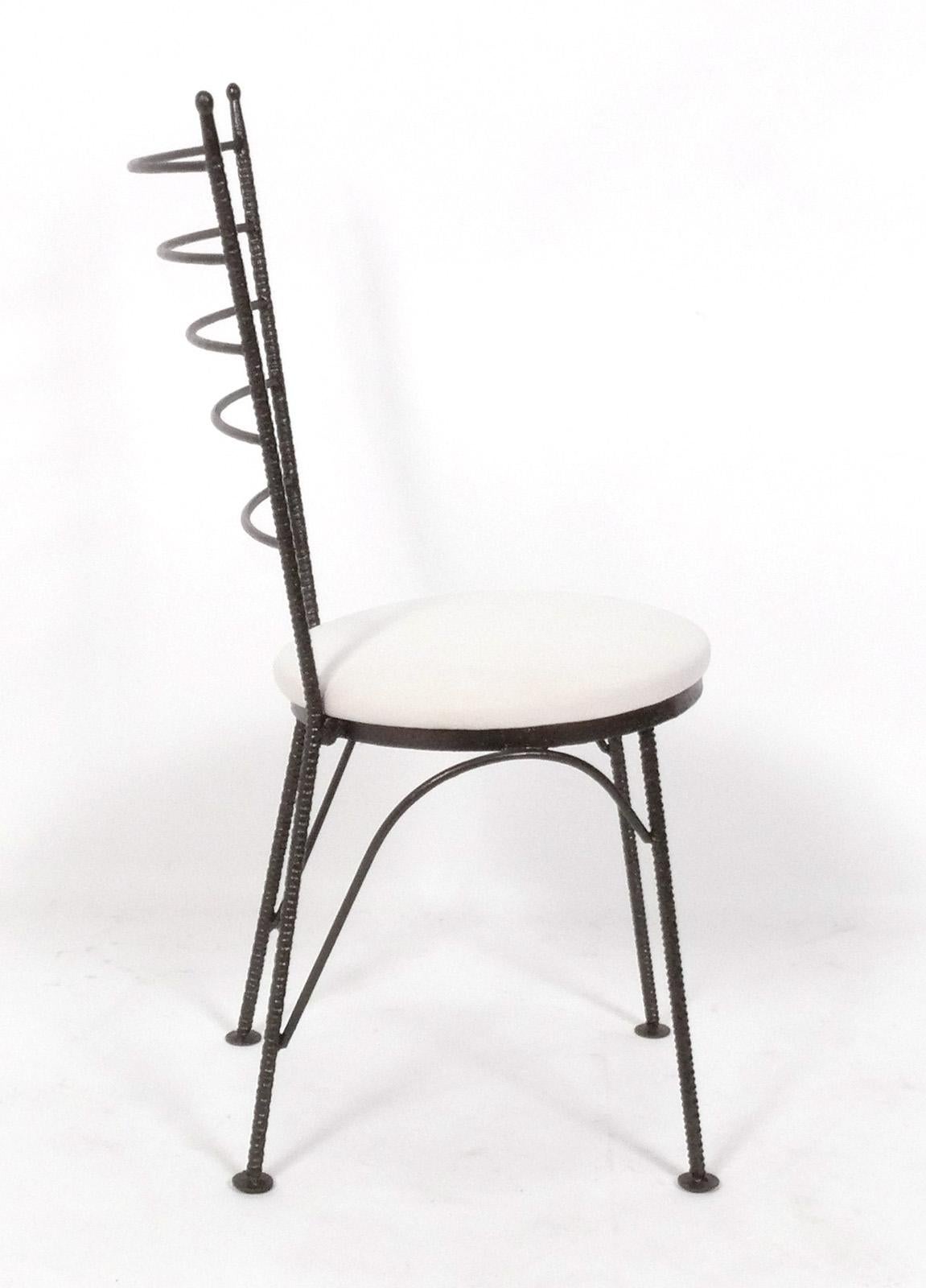 Mid-Century moderno Set di quattro sedie da pranzo scultoree alla maniera di Diego Giacometti in vendita