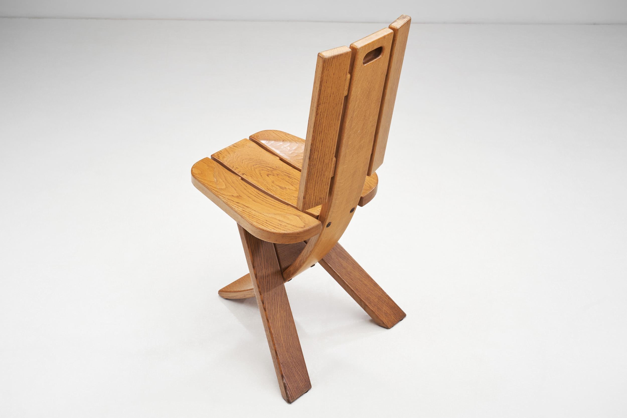 Set of Four Sculptural Oak Tripod Chairs by Ebénisterie Seltz, France, 1970s 3