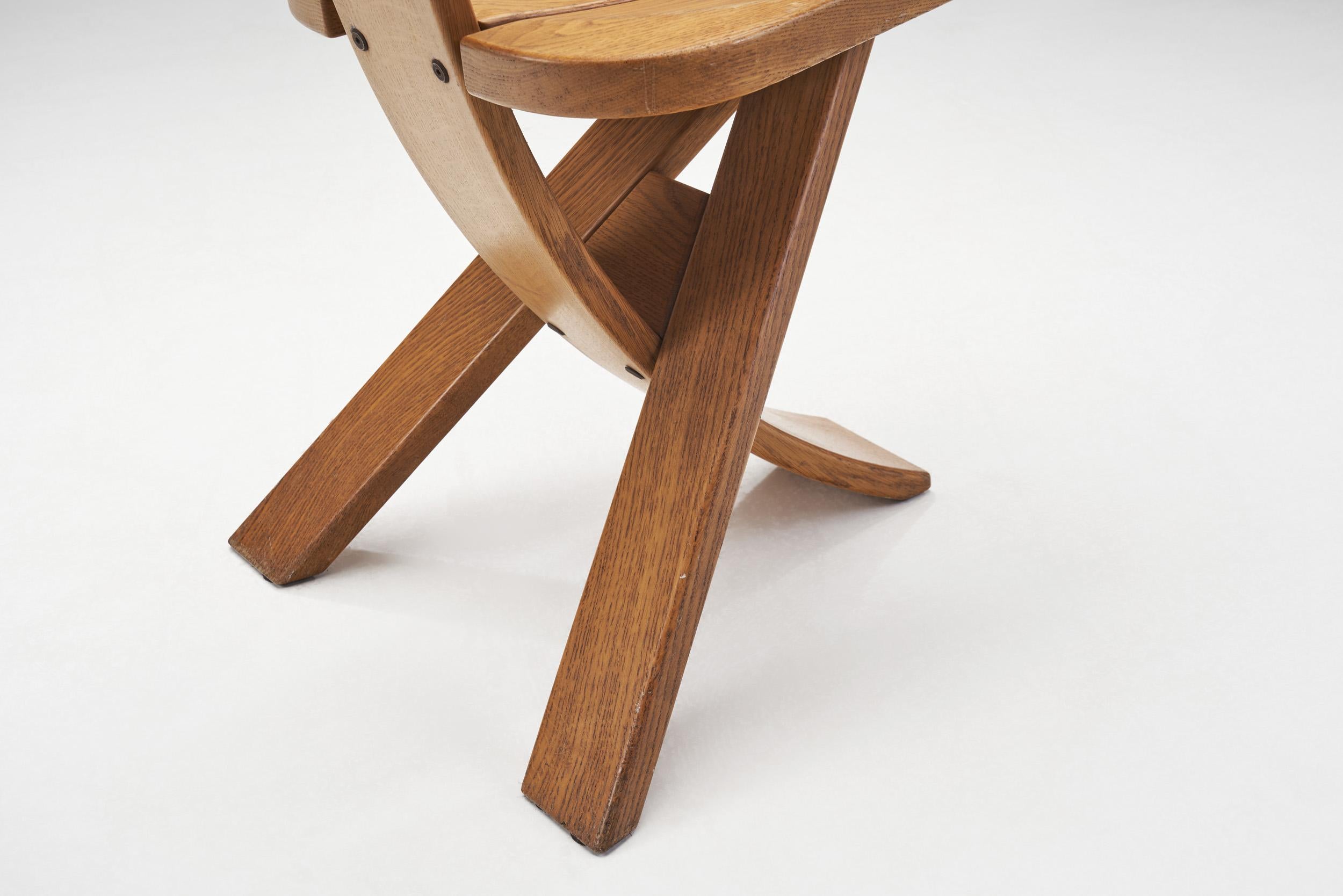 Set of Four Sculptural Oak Tripod Chairs by Ebénisterie Seltz, France, 1970s For Sale 7